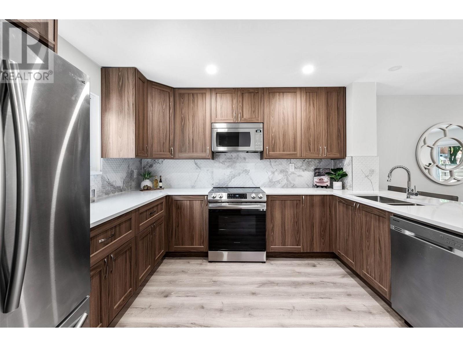 7454 13th Avenue, Burnaby, British Columbia  V3N 4K4 - Photo 17 - R2823555