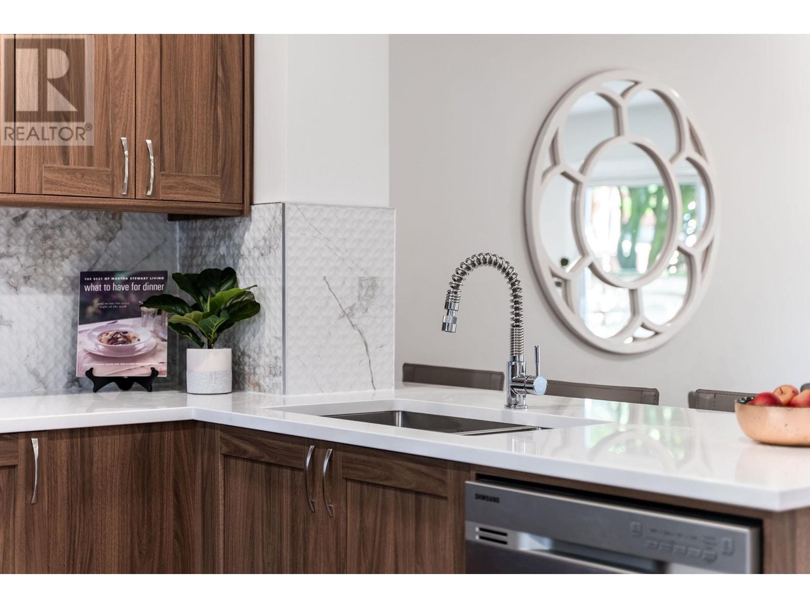 7454 13th Avenue, Burnaby, British Columbia  V3N 4K4 - Photo 21 - R2823555