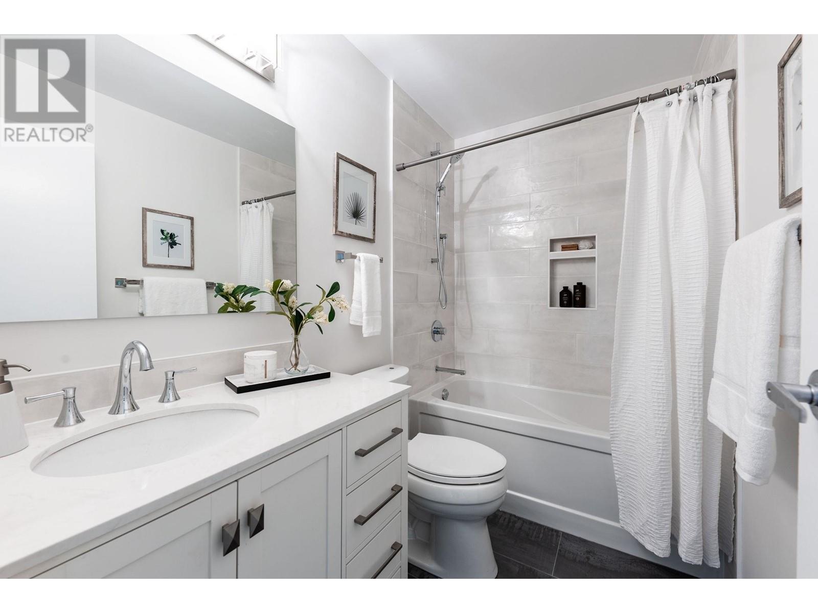 7454 13th Avenue, Burnaby, British Columbia  V3N 4K4 - Photo 29 - R2823555