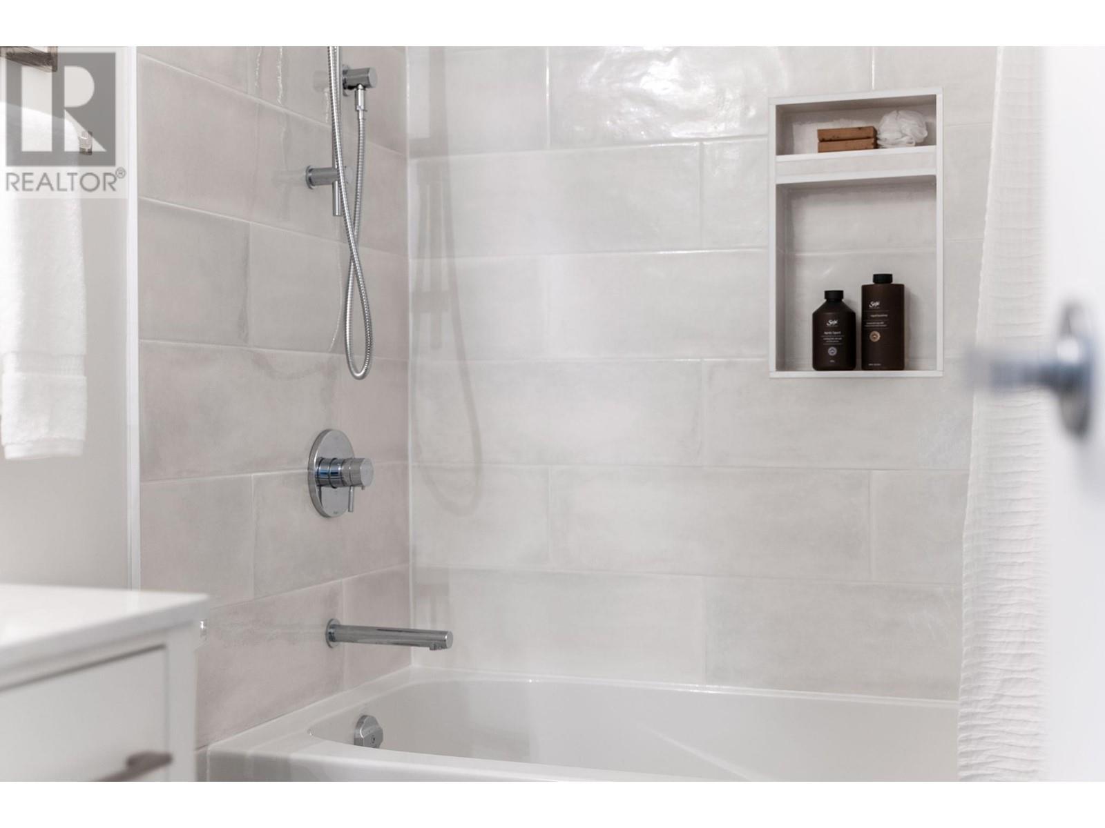 7454 13th Avenue, Burnaby, British Columbia  V3N 4K4 - Photo 30 - R2823555