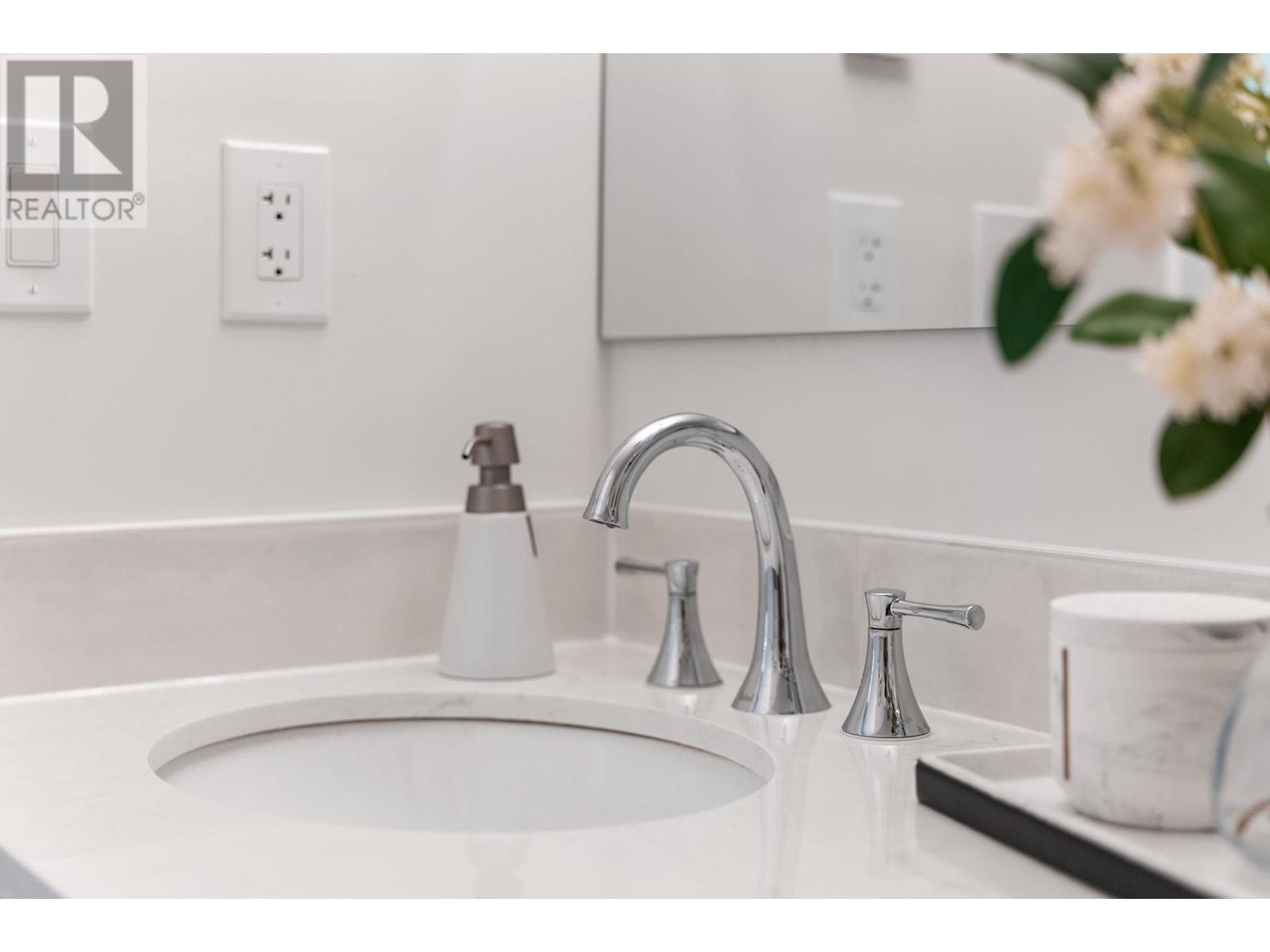 7454 13th Avenue, Burnaby, British Columbia  V3N 4K4 - Photo 33 - R2823555