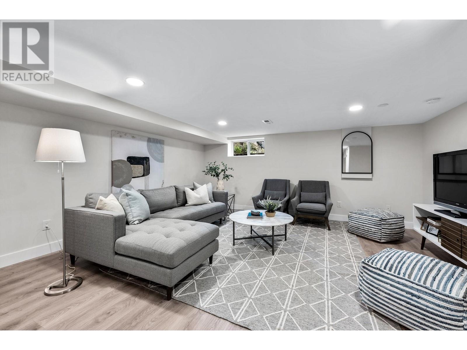 7454 13th Avenue, Burnaby, British Columbia  V3N 4K4 - Photo 34 - R2823555