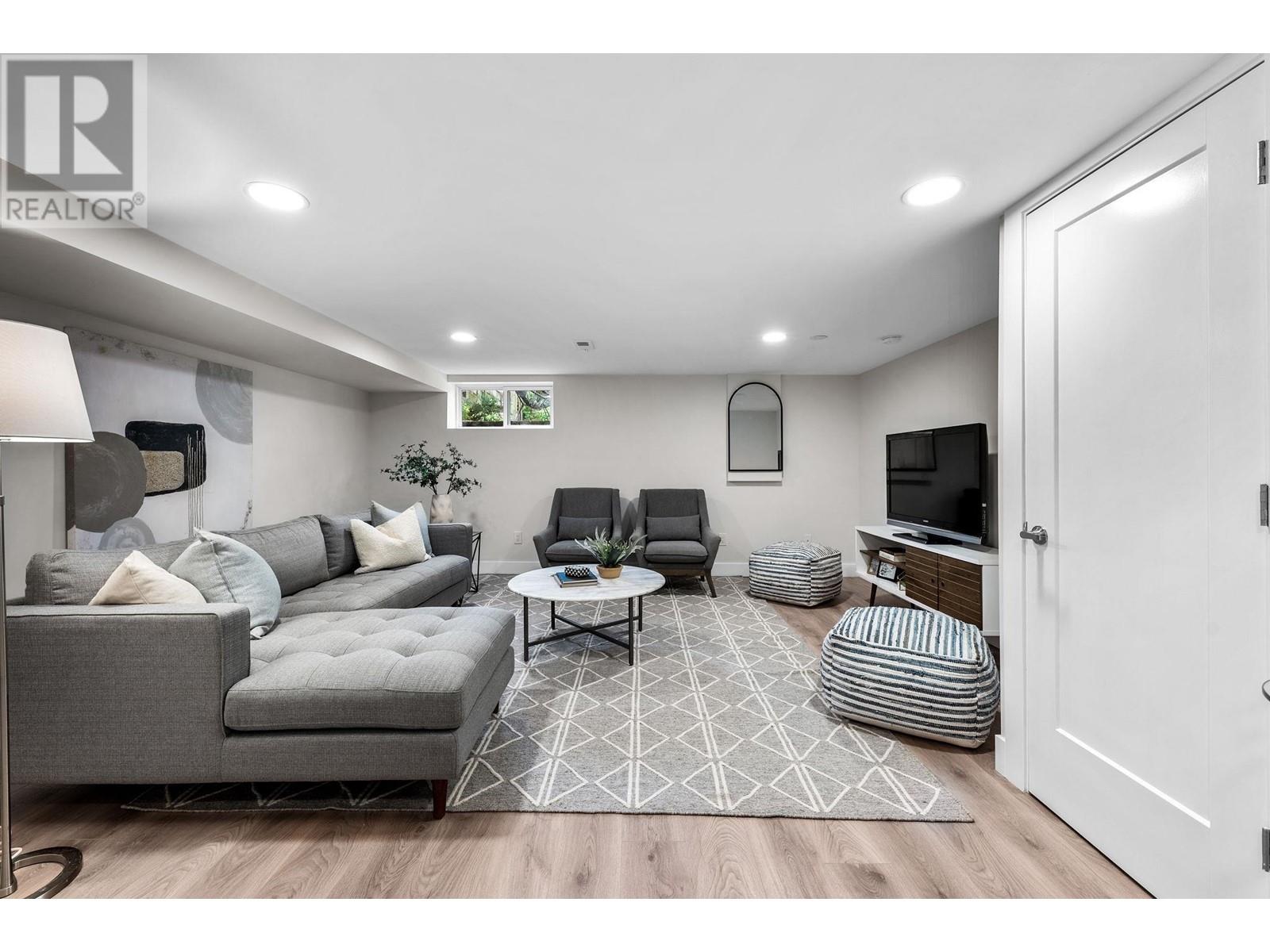 7454 13th Avenue, Burnaby, British Columbia  V3N 4K4 - Photo 35 - R2823555