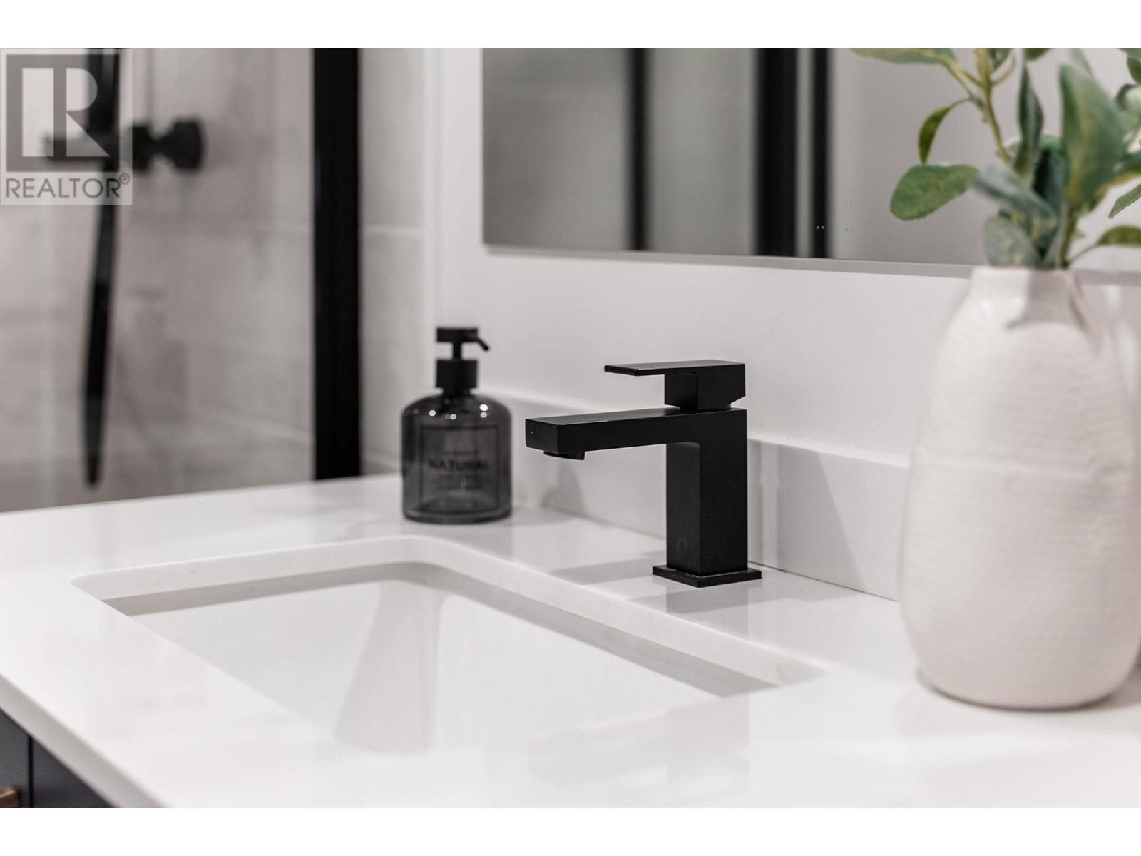 7454 13th Avenue, Burnaby, British Columbia  V3N 4K4 - Photo 40 - R2823555