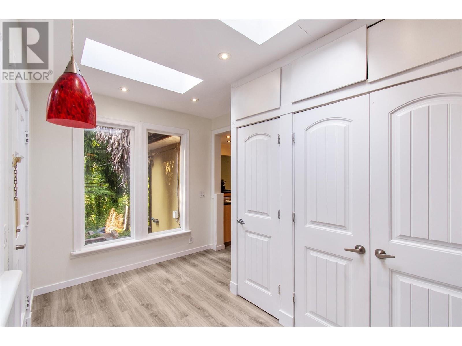1817 Brunette Avenue, Coquitlam, British Columbia  V3K 1H3 - Photo 6 - R2823466