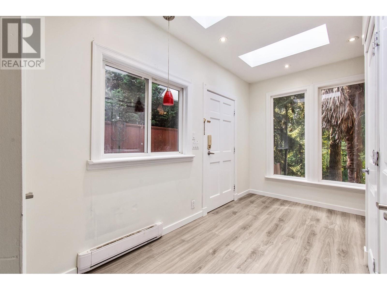 1817 Brunette Avenue, Coquitlam, British Columbia  V3K 1H3 - Photo 5 - R2823466