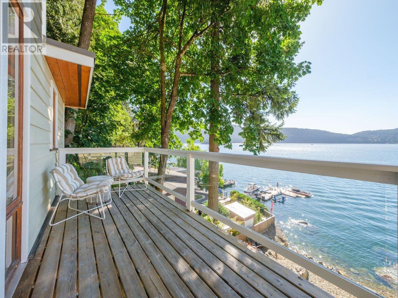 5654 Indian River Drive, North Vancouver, British Columbia  V7G 2T8 - Photo 4 - R2808598
