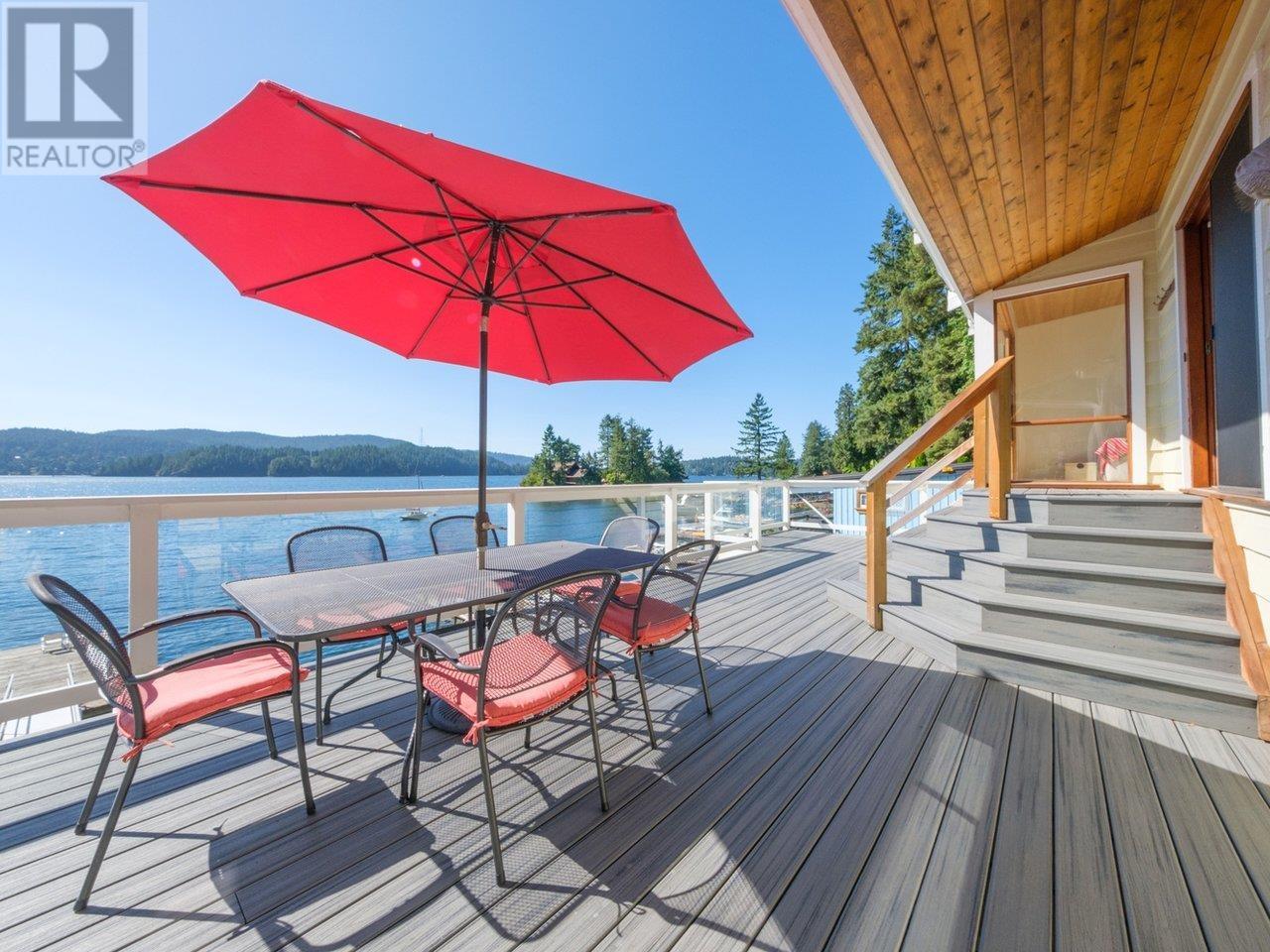 5654 Indian River Drive, North Vancouver, British Columbia  V7G 2T8 - Photo 3 - R2808598
