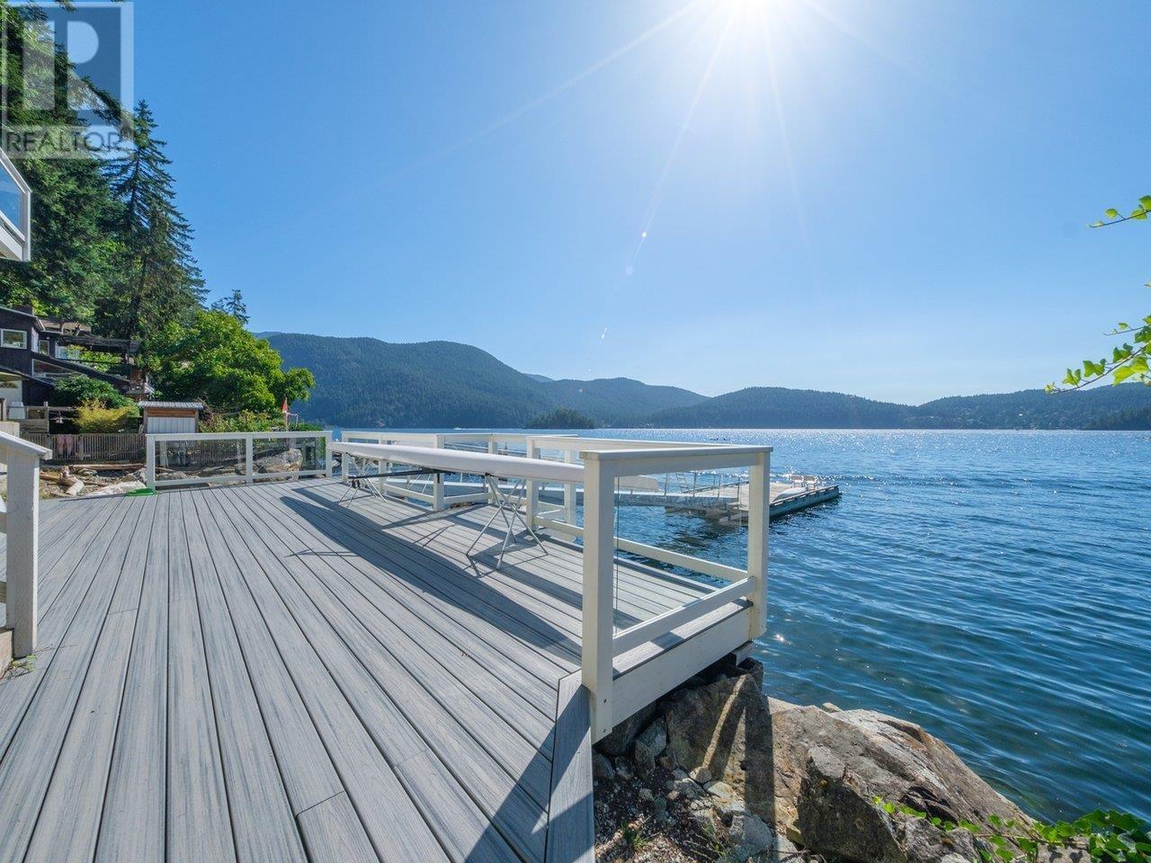 5654 Indian River Drive, North Vancouver, British Columbia  V7G 2T8 - Photo 2 - R2808598