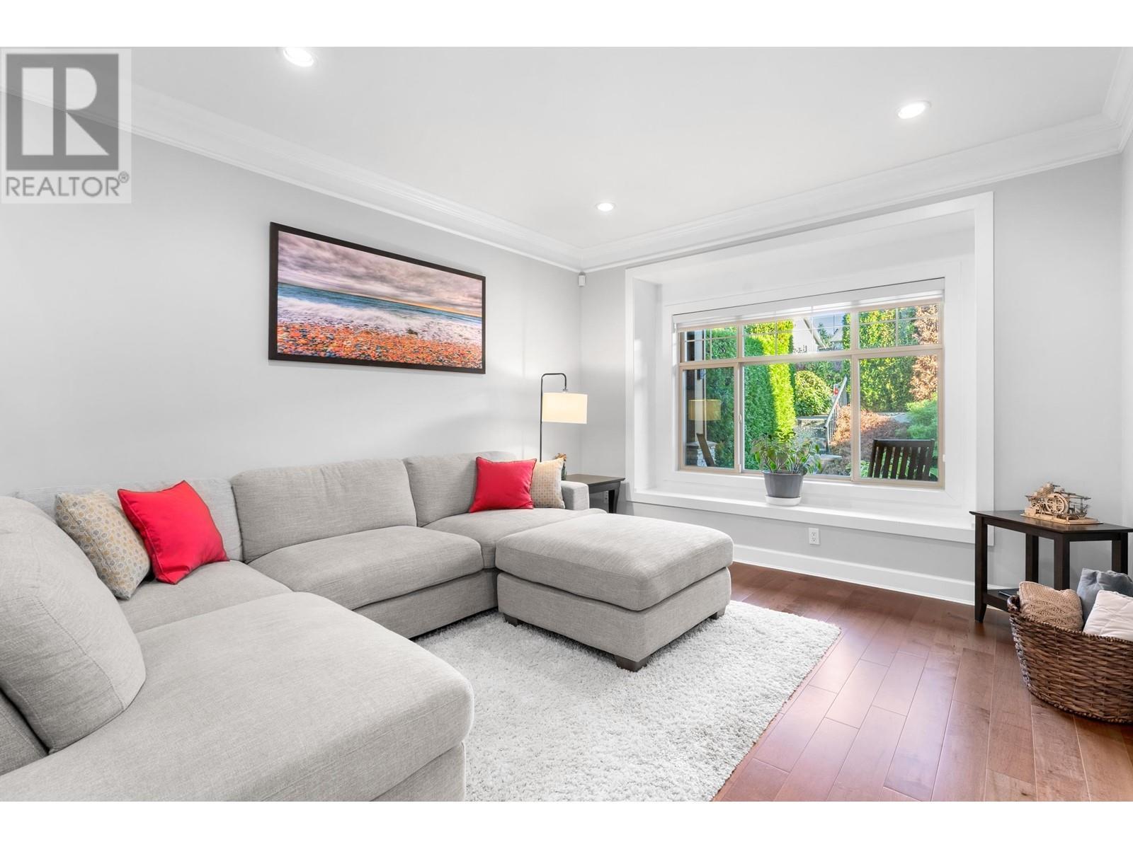 421 E 4th Street, North Vancouver, British Columbia  V7L 1J4 - Photo 4 - R2823559