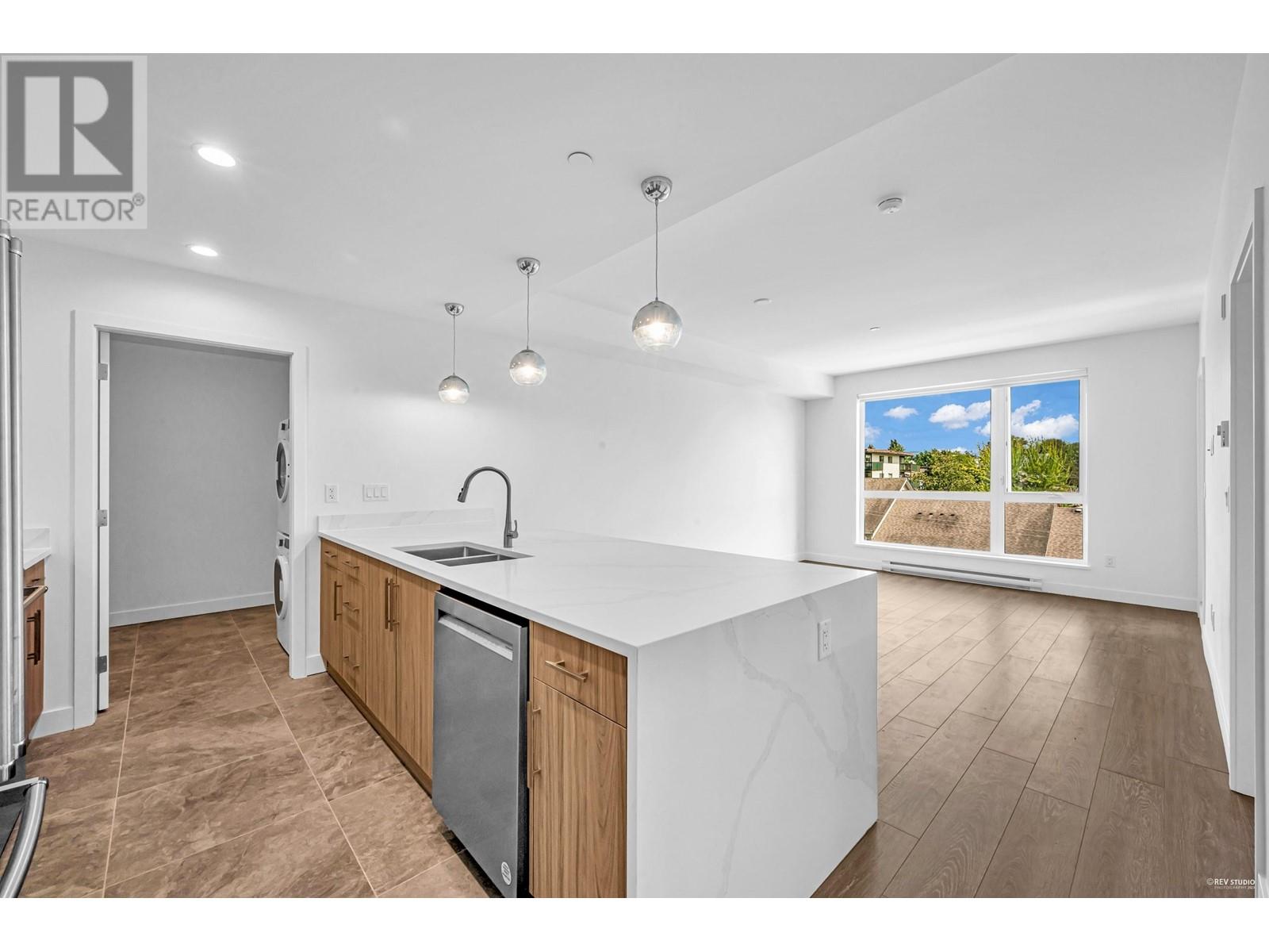 401 11703 Fraser Street, Maple Ridge, British Columbia  V2X 9A7 - Photo 2 - R2823579