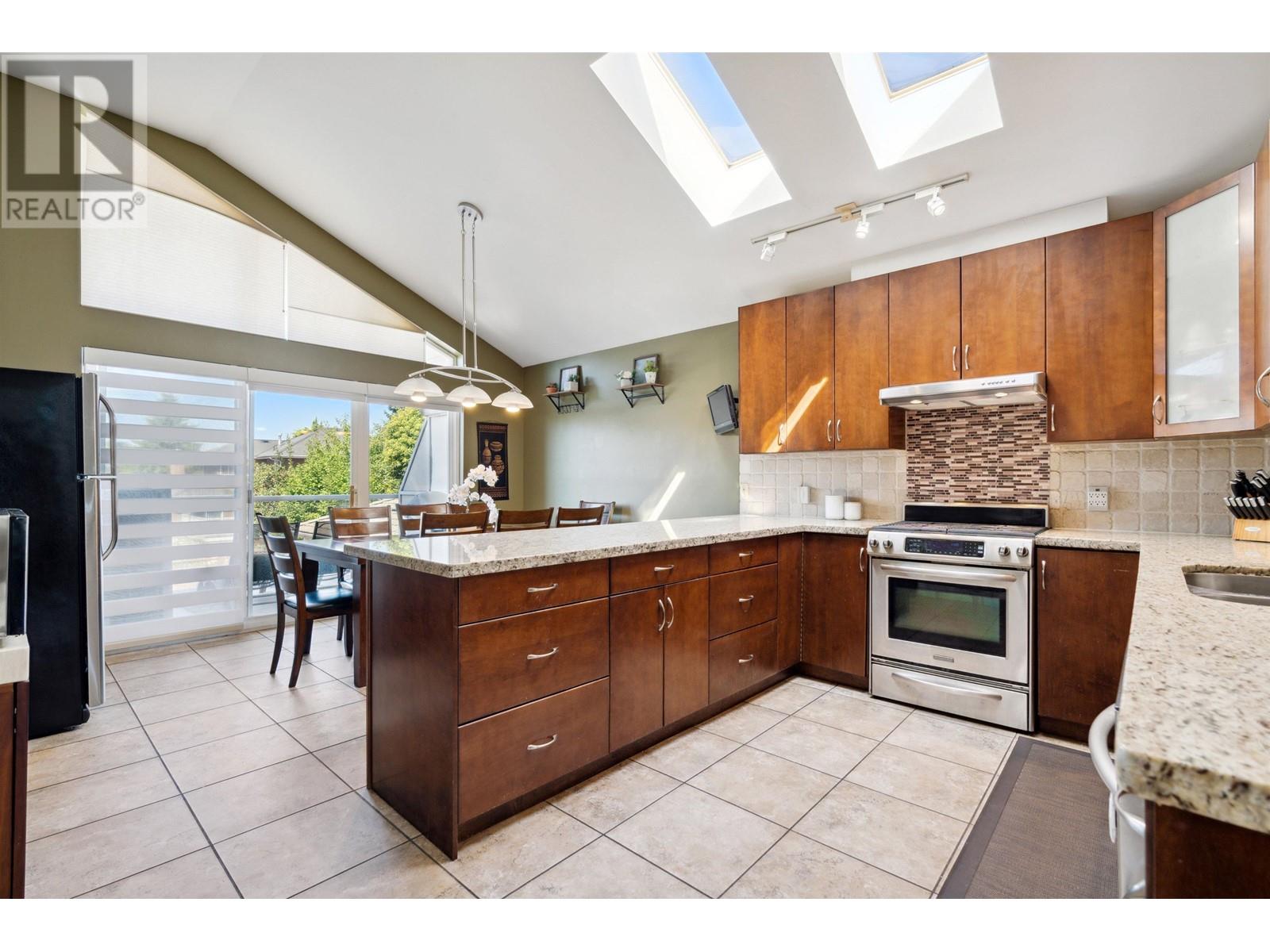 1199 Phillips Avenue, Burnaby, British Columbia  V5A 2V8 - Photo 1 - R2823607