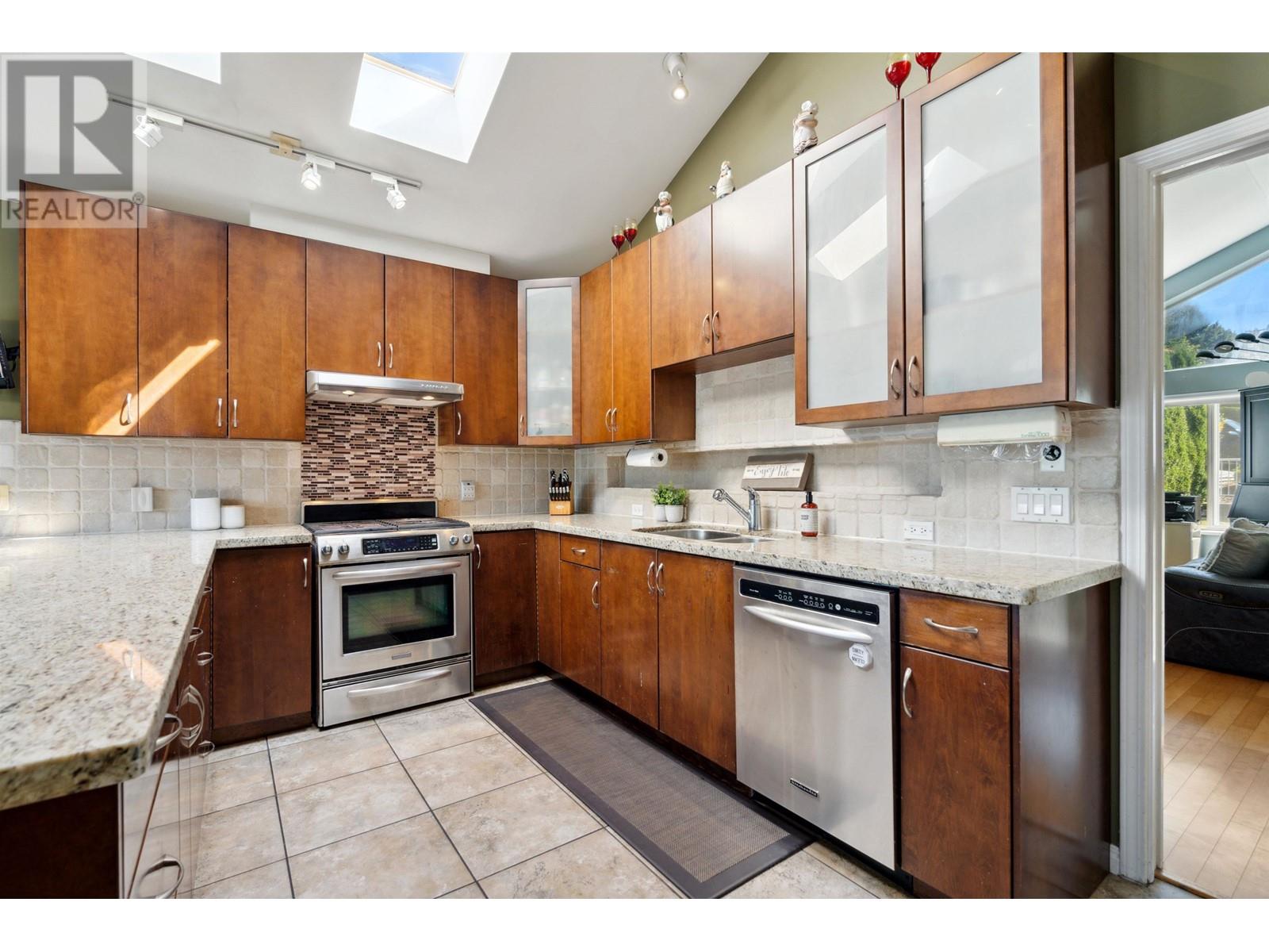 1199 Phillips Avenue, Burnaby, British Columbia  V5A 2V8 - Photo 14 - R2823607