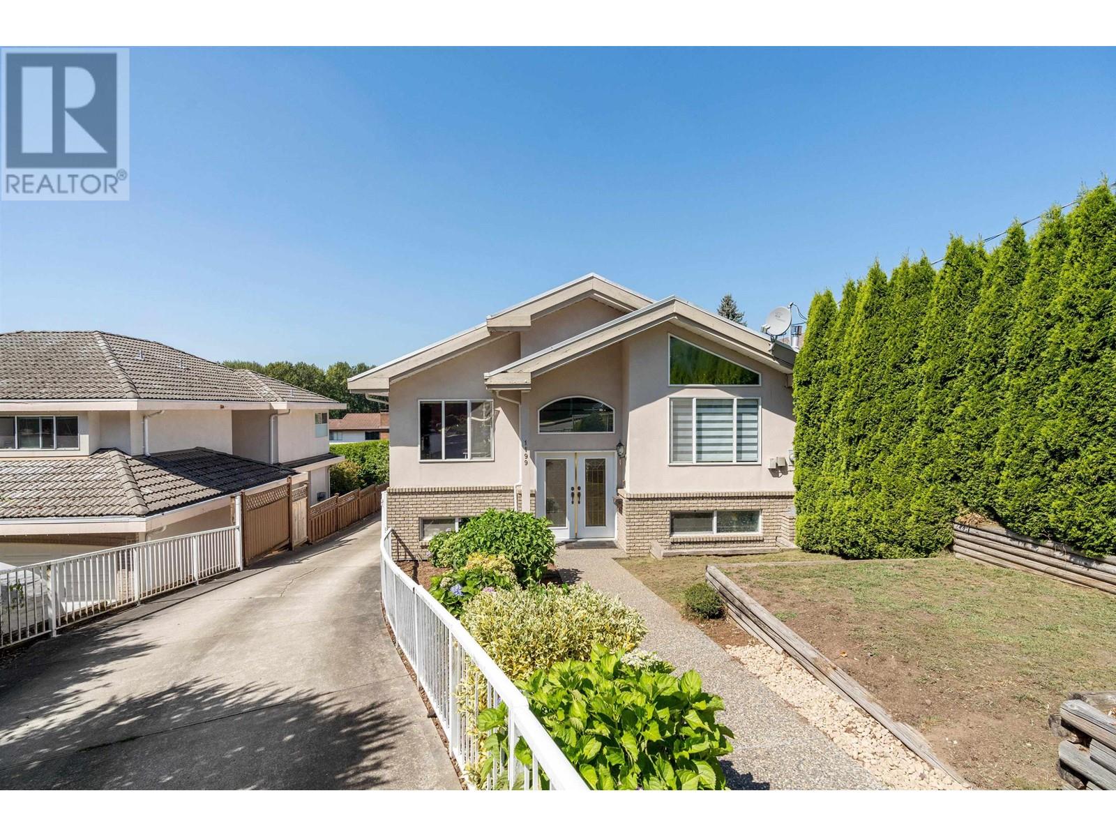 1199 Phillips Avenue, Burnaby, British Columbia  V5A 2V8 - Photo 3 - R2823607