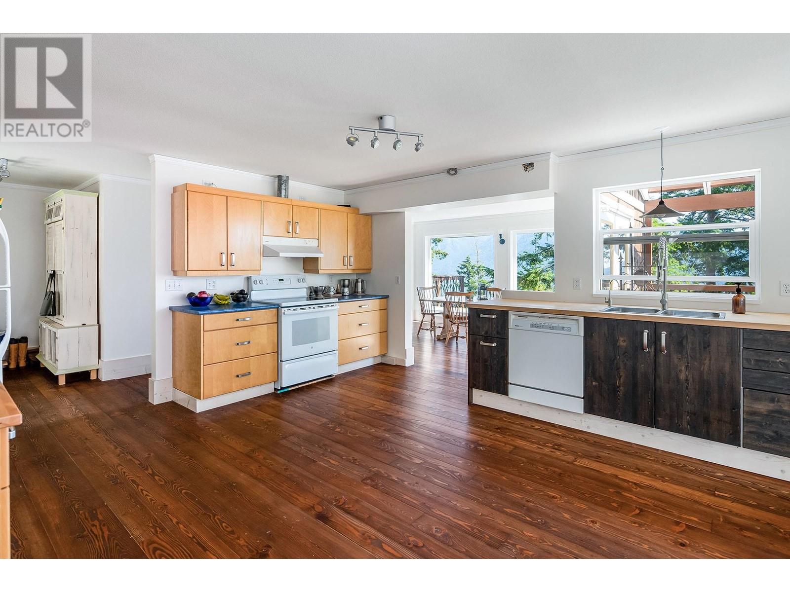 927 Valhalla Place, Bowen Island, British Columbia  V0N 1G1 - Photo 8 - R2823562