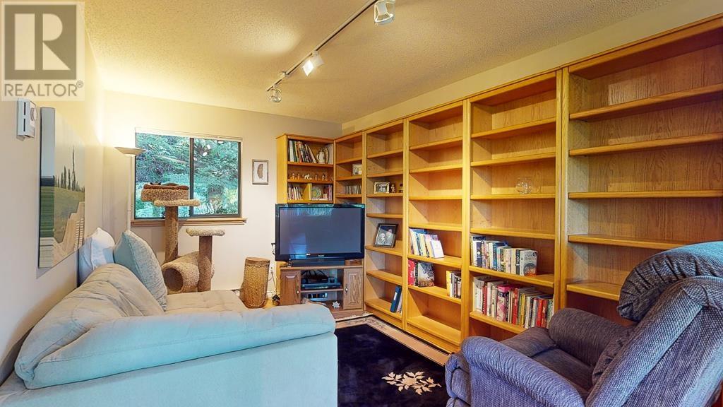 5885 Sandy Hook Road, Sechelt, British Columbia  V0N 3A4 - Photo 10 - R2823573