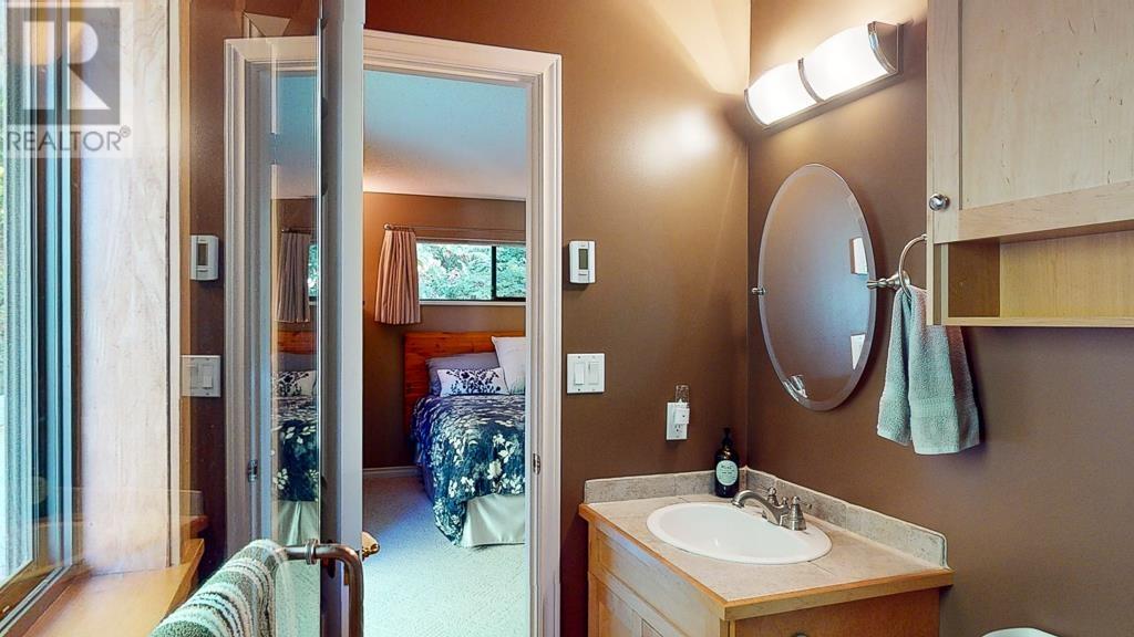 5885 Sandy Hook Road, Sechelt, British Columbia  V0N 3A4 - Photo 12 - R2823573