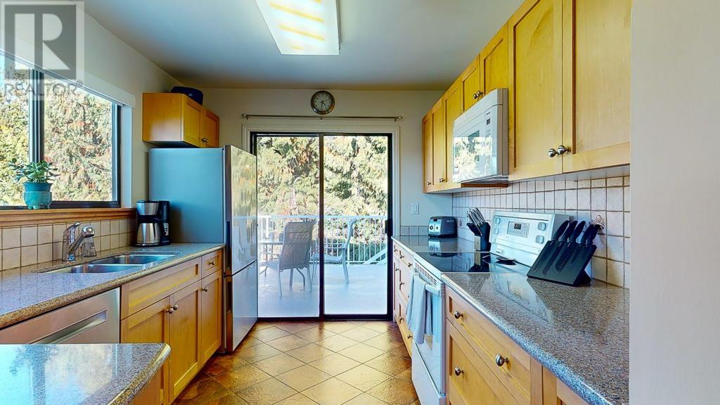 5885 Sandy Hook Road, Sechelt, British Columbia  V0N 3A4 - Photo 6 - R2823573