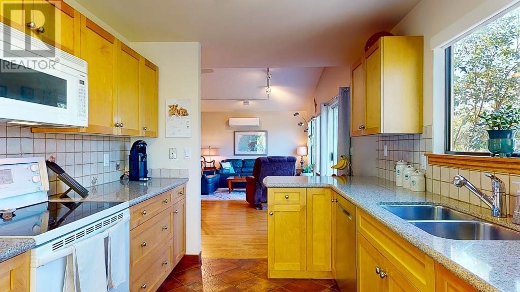 5885 Sandy Hook Road, Sechelt, British Columbia  V0N 3A4 - Photo 7 - R2823573