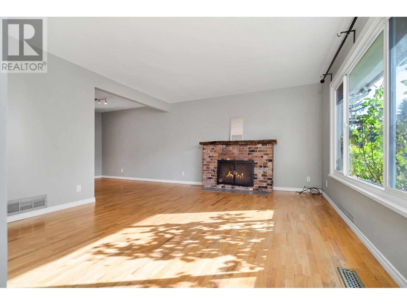 22023 Cliff Avenue, Maple Ridge, British Columbia  V2X 2L3 - Photo 4 - R2822790