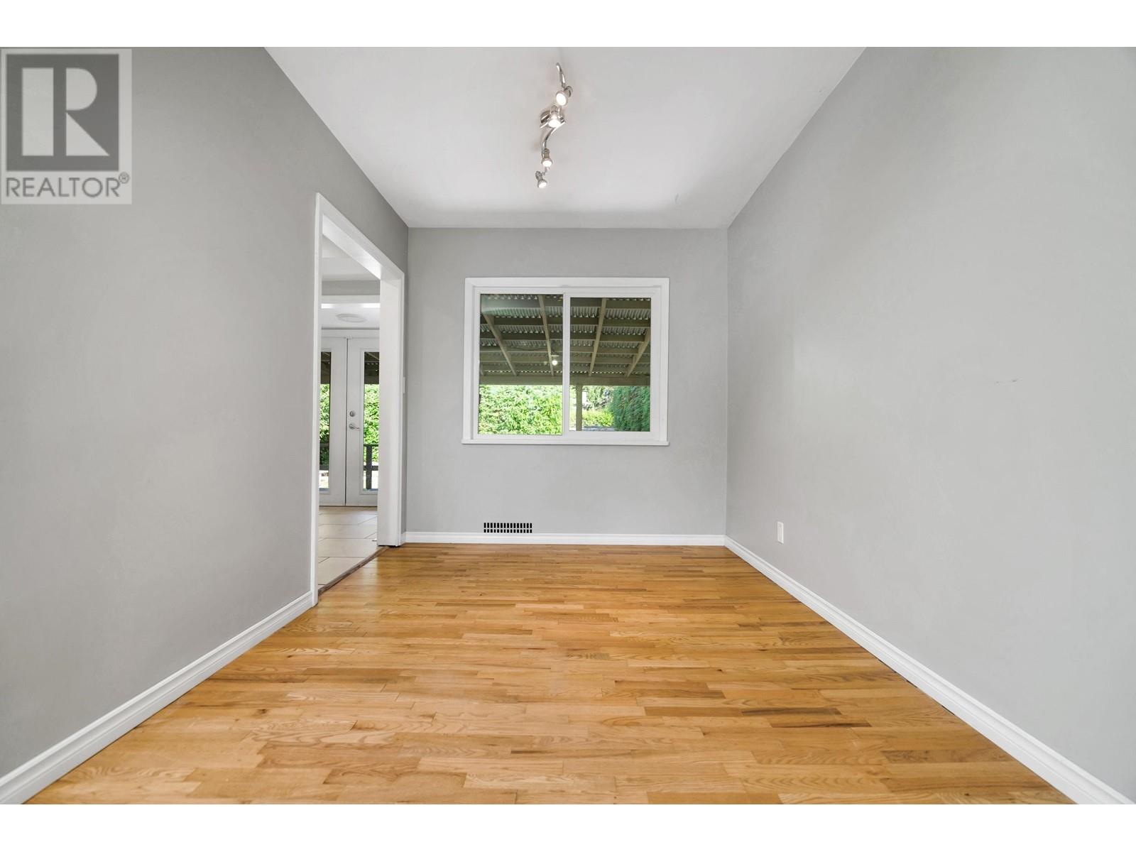 22023 Cliff Avenue, Maple Ridge, British Columbia  V2X 2L3 - Photo 6 - R2822790