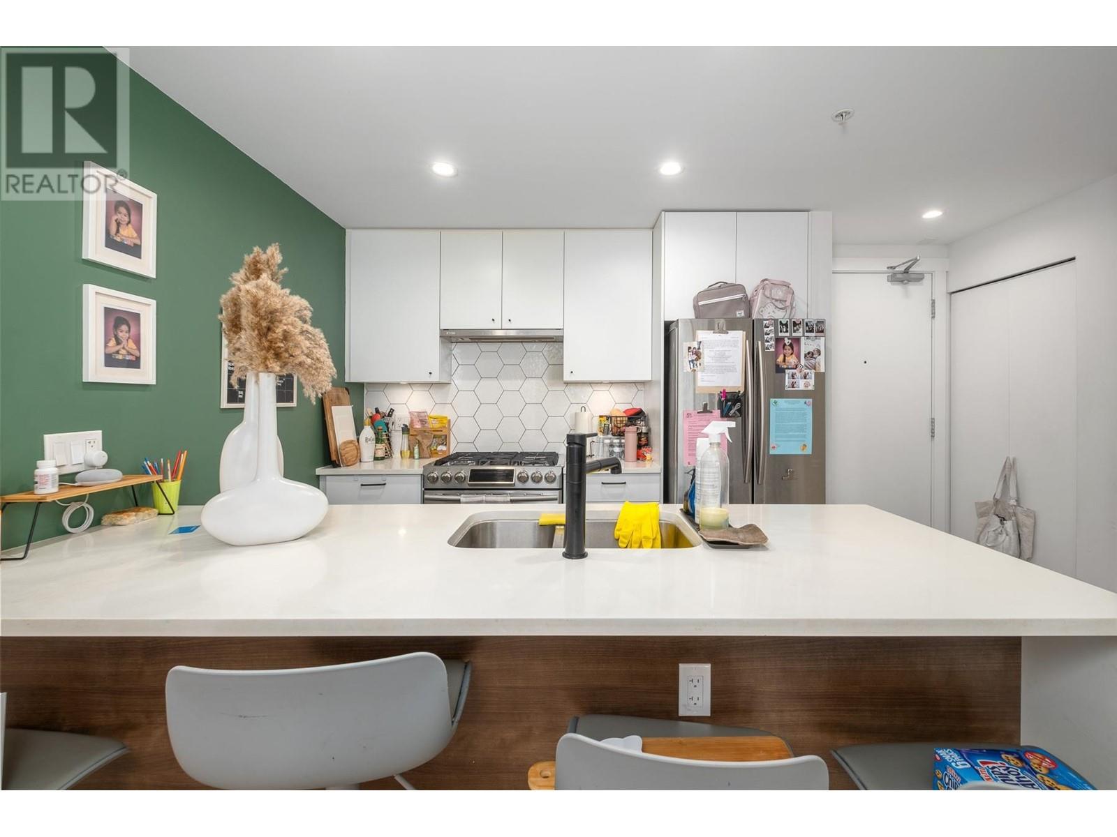 101 1519 Crown Street, North Vancouver, British Columbia  V7J 1G6 - Photo 10 - R2823682