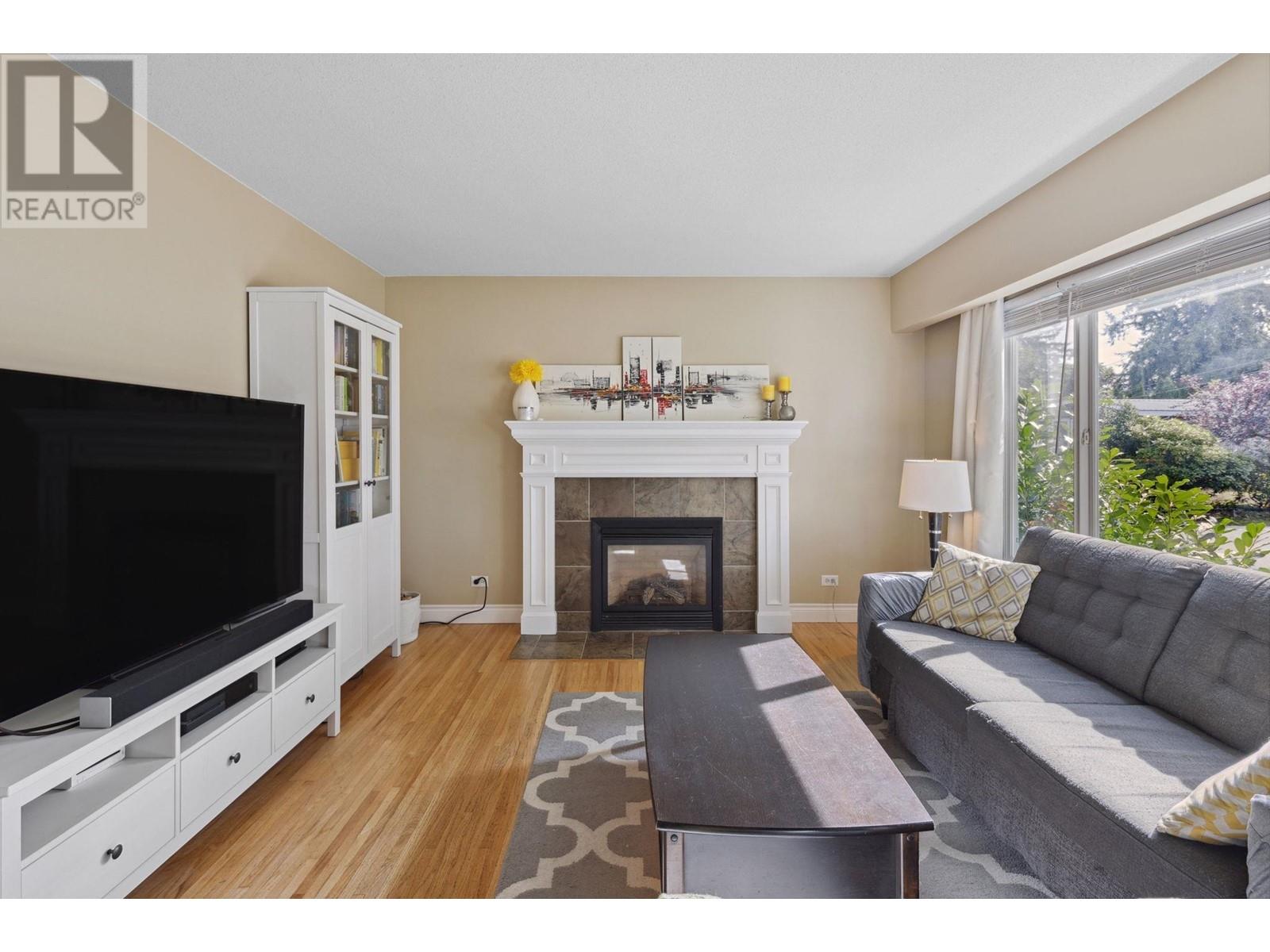 21371 122 Avenue, Maple Ridge, British Columbia  V2X 3W4 - Photo 4 - R2823726