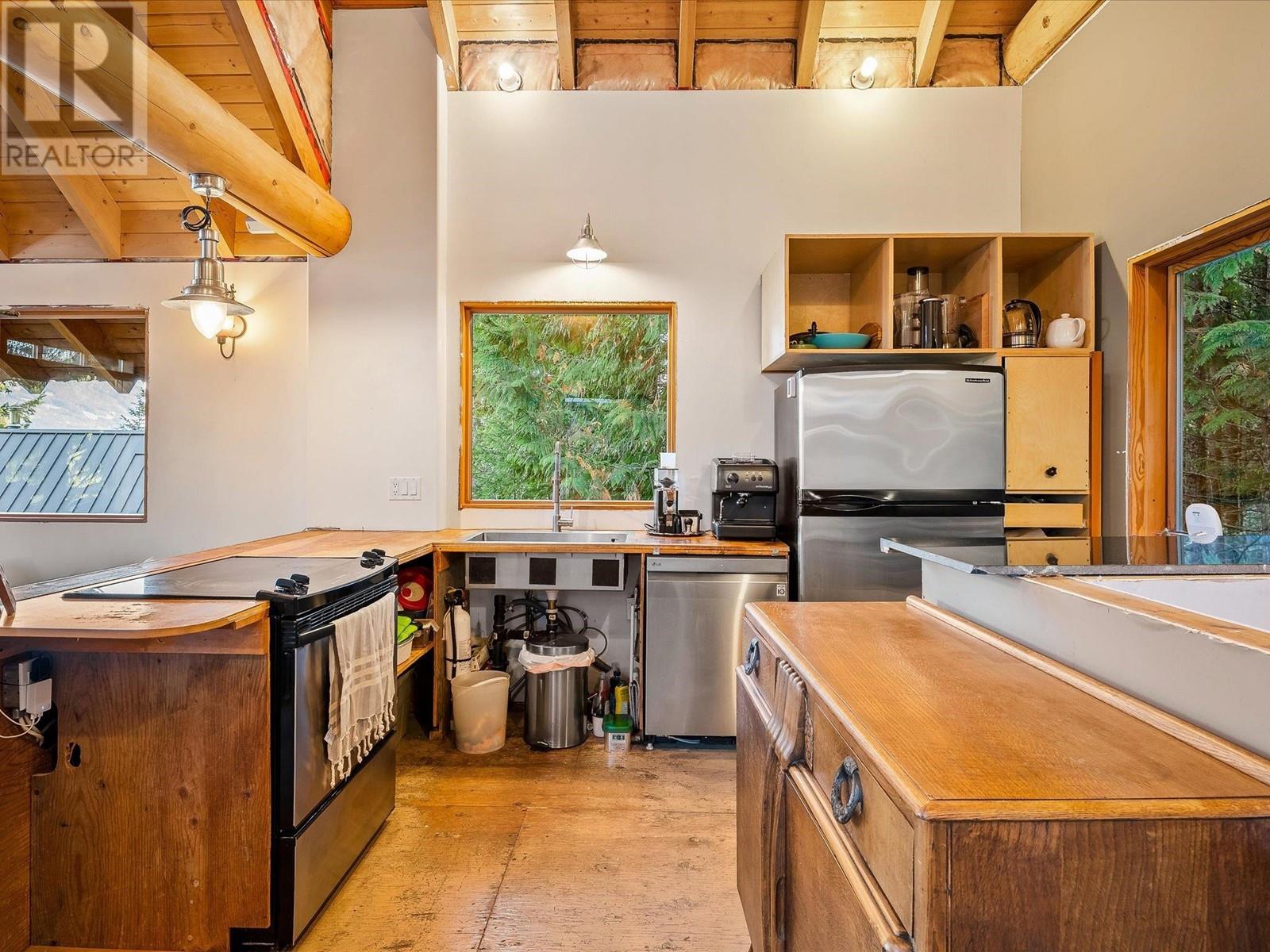 8396 Mountainview Drive, Whistler, British Columbia  V8E 0G3 - Photo 9 - R2823735