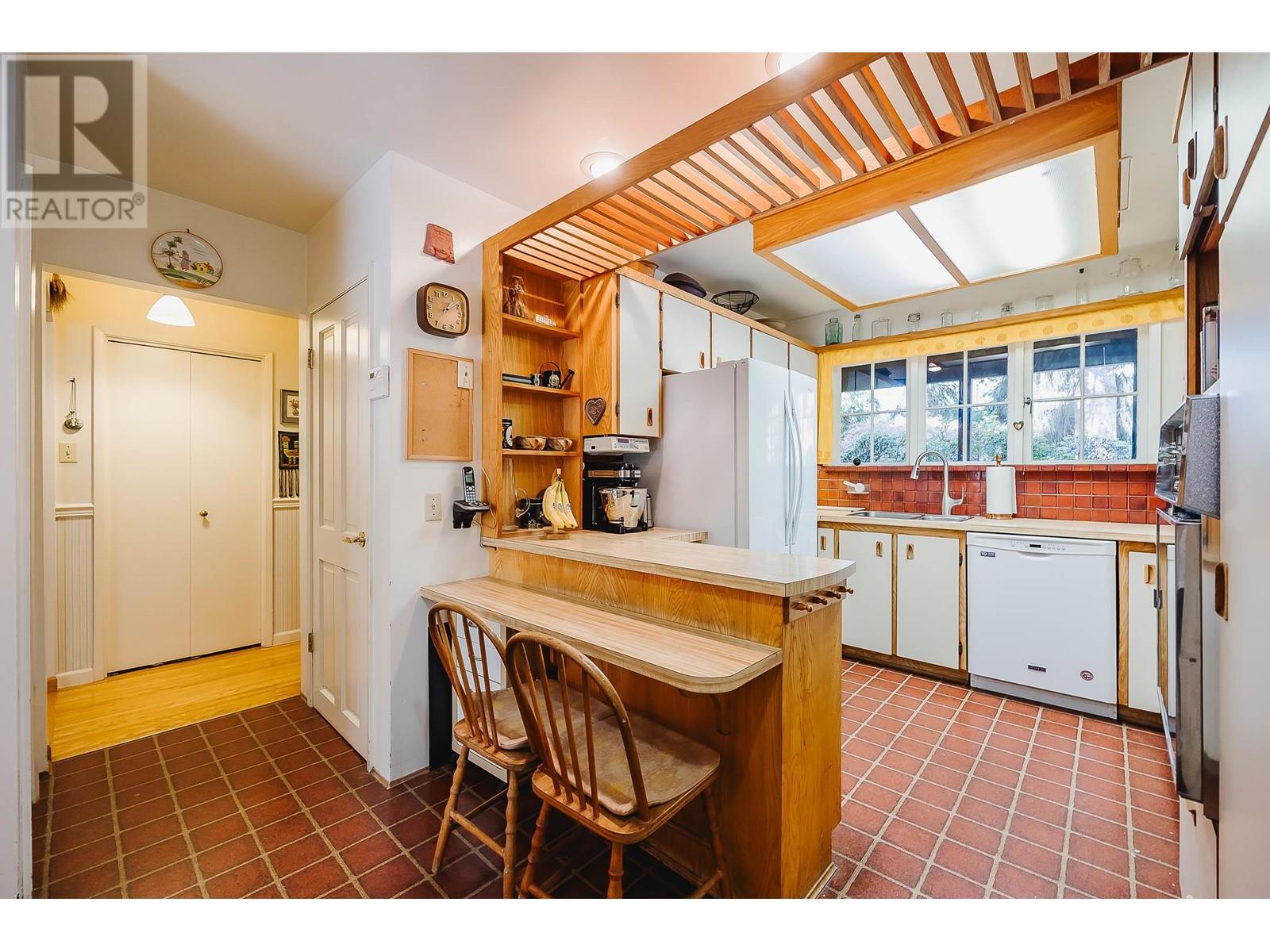 1770 Dansey Avenue, Coquitlam, British Columbia  V3K 3J2 - Photo 5 - R2823804