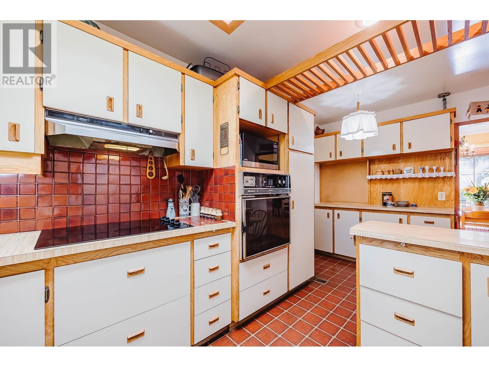 1770 Dansey Avenue, Coquitlam, British Columbia  V3K 3J2 - Photo 6 - R2823804