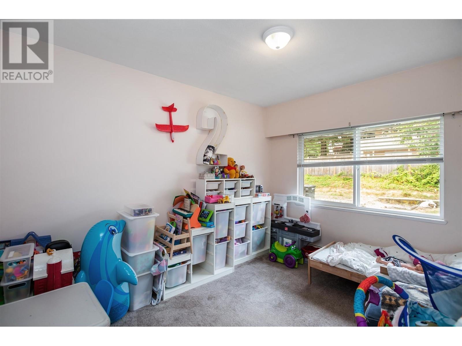 4355 Winnifred Street, Burnaby, British Columbia  V5J 2S7 - Photo 9 - R2823021