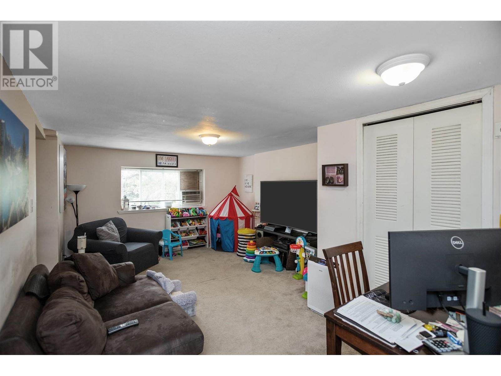 4355 Winnifred Street, Burnaby, British Columbia  V5J 2S7 - Photo 13 - R2823021
