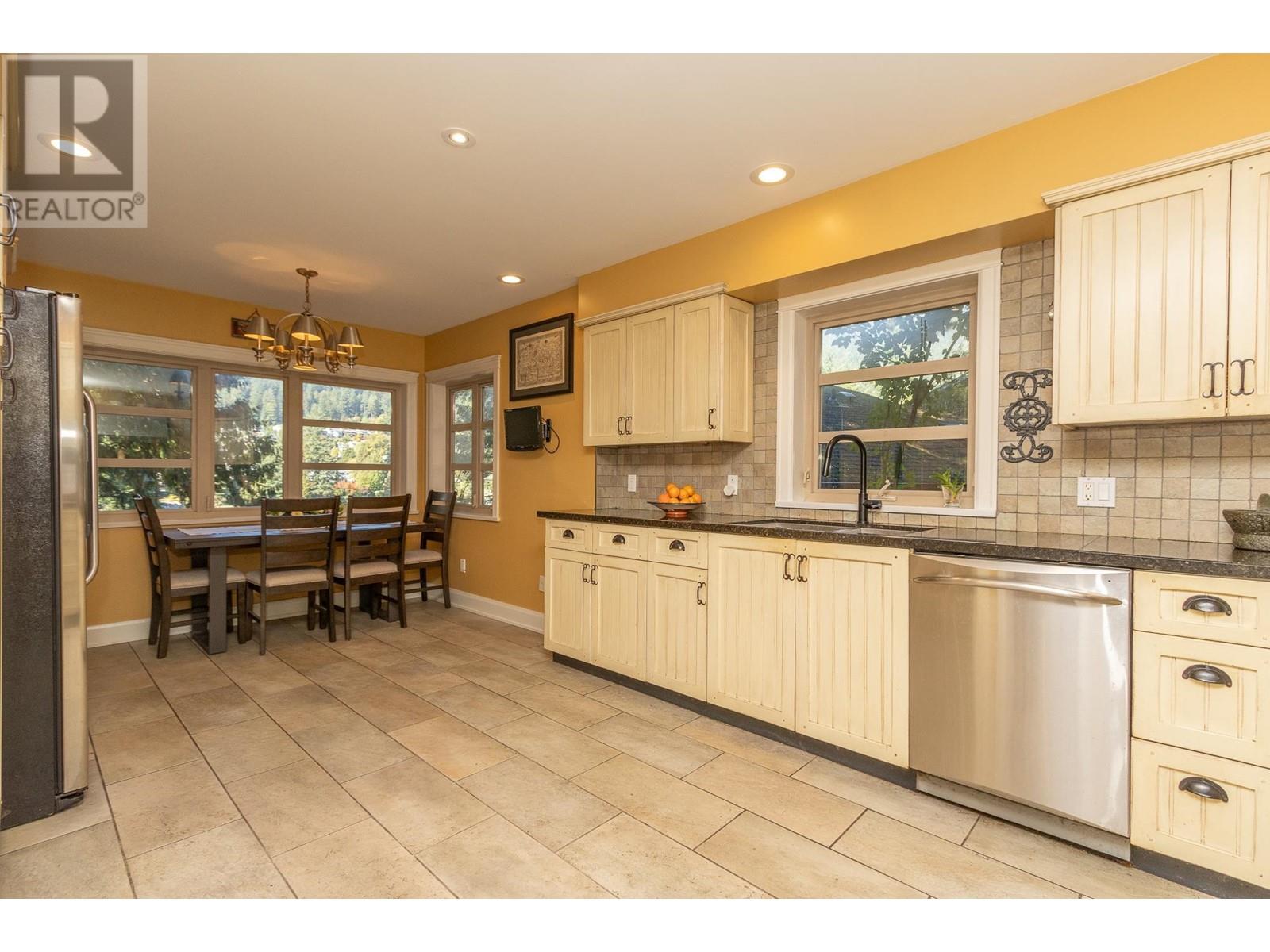 2094 Parkside Lane, North Vancouver, British Columbia  V7G 1X5 - Photo 18 - R2823503