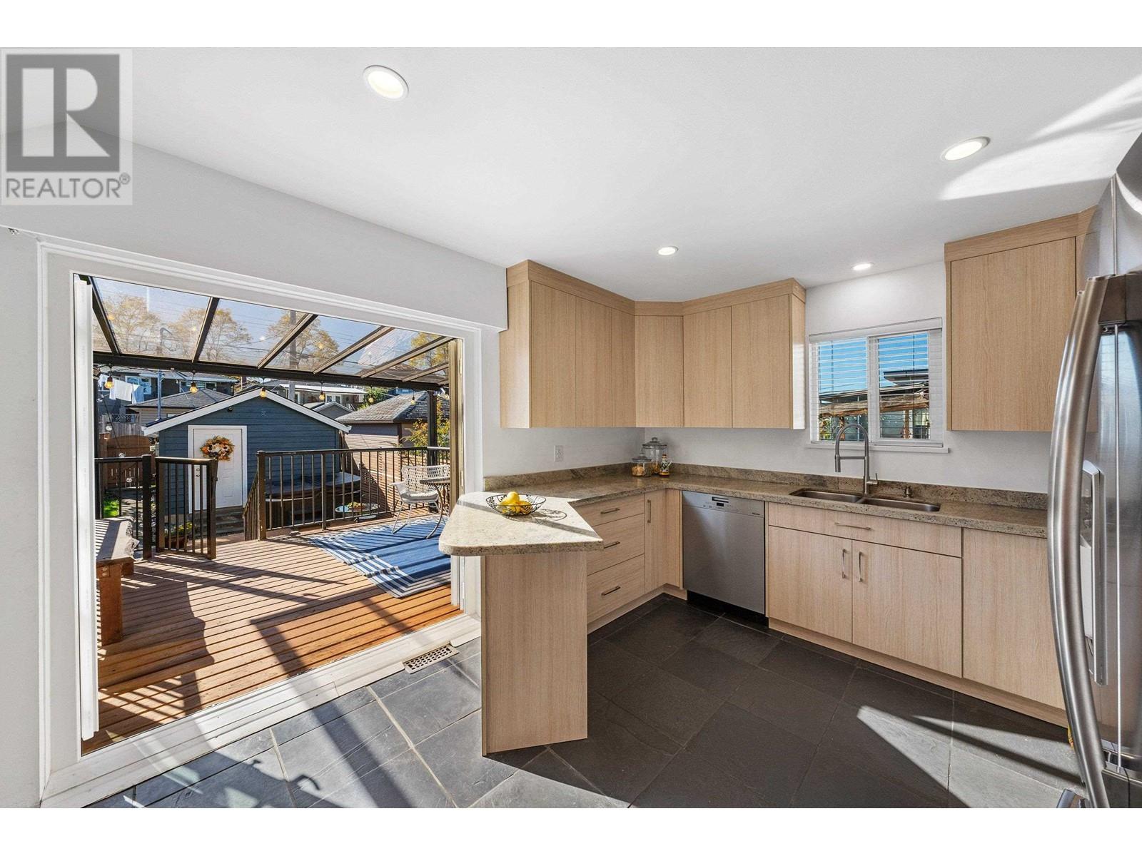 2766 Charles Street, Vancouver, British Columbia  V5K 3A7 - Photo 11 - R2823757