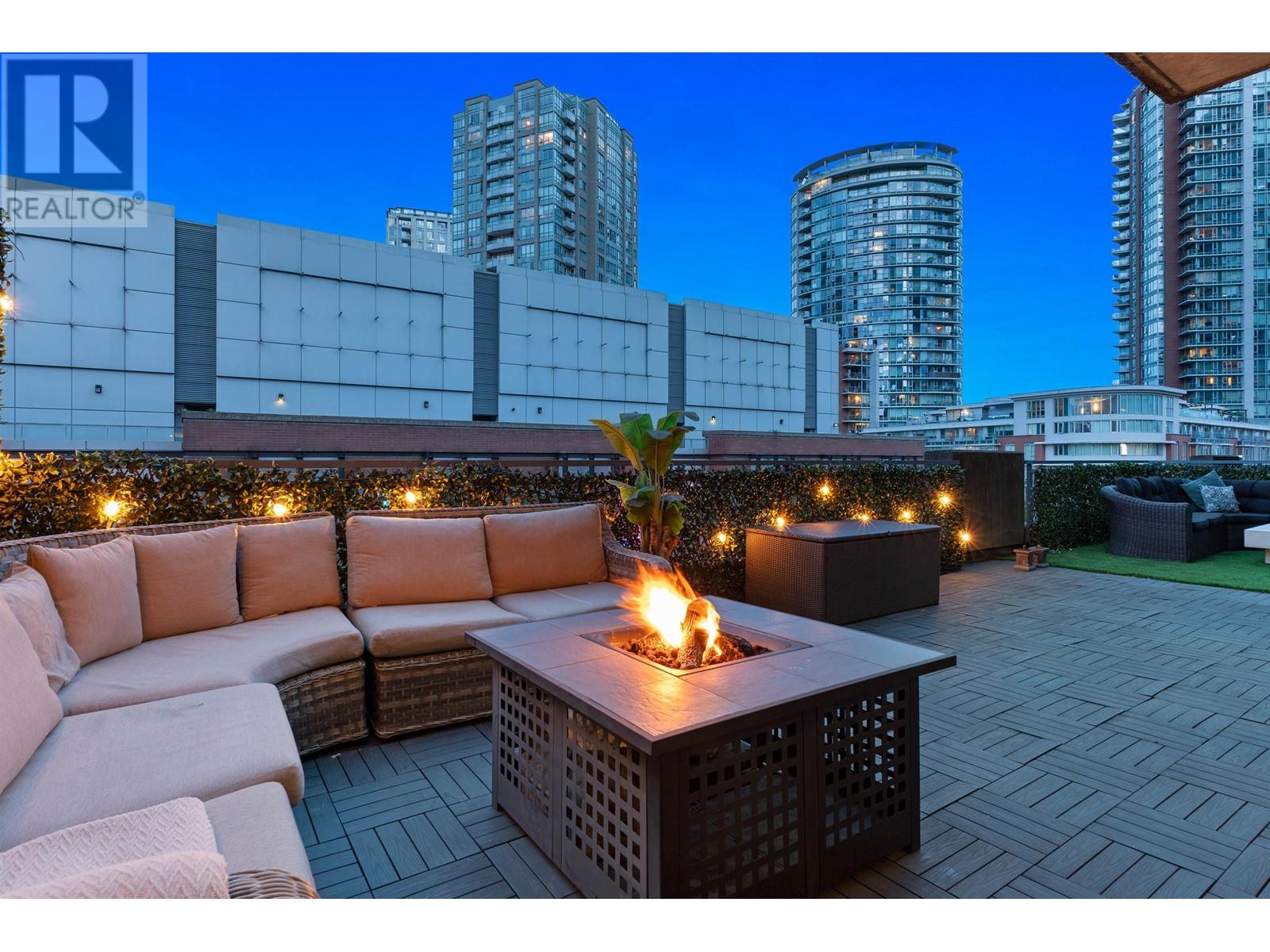 312 555 Abbott Street, Vancouver, British Columbia  V6B 6B8 - Photo 2 - R2823902