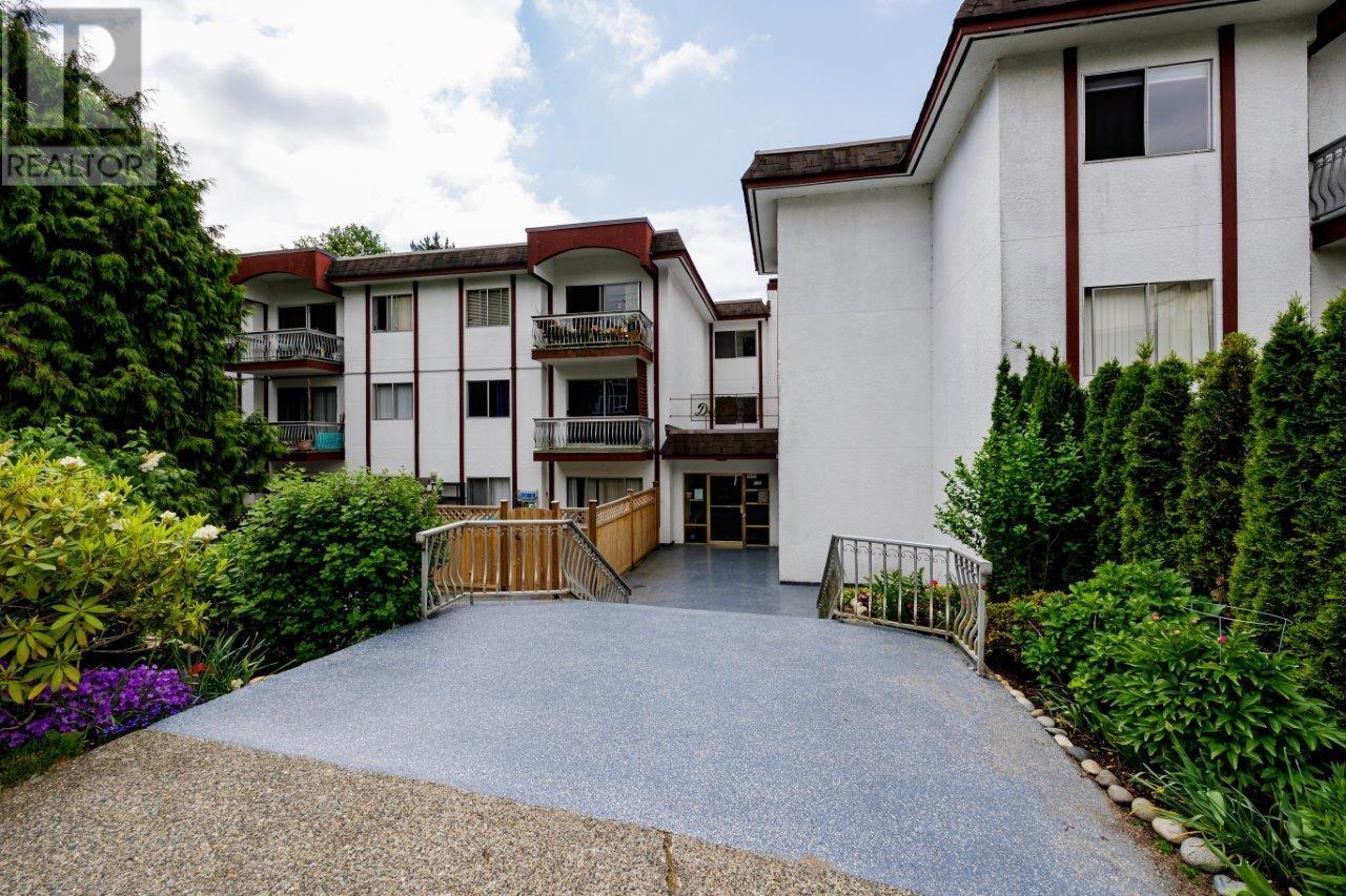 205 135 W 21ST STREET, north vancouver, British Columbia