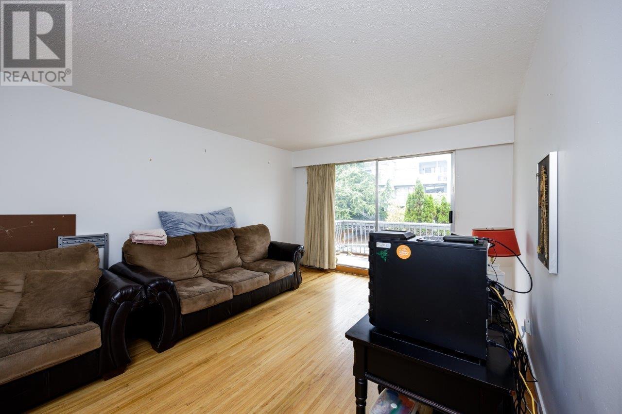 205 135 W 21st Street, North Vancouver, British Columbia  V7M 1Z2 - Photo 3 - R2823906