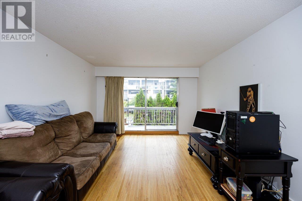205 135 W 21st Street, North Vancouver, British Columbia  V7M 1Z2 - Photo 4 - R2823906
