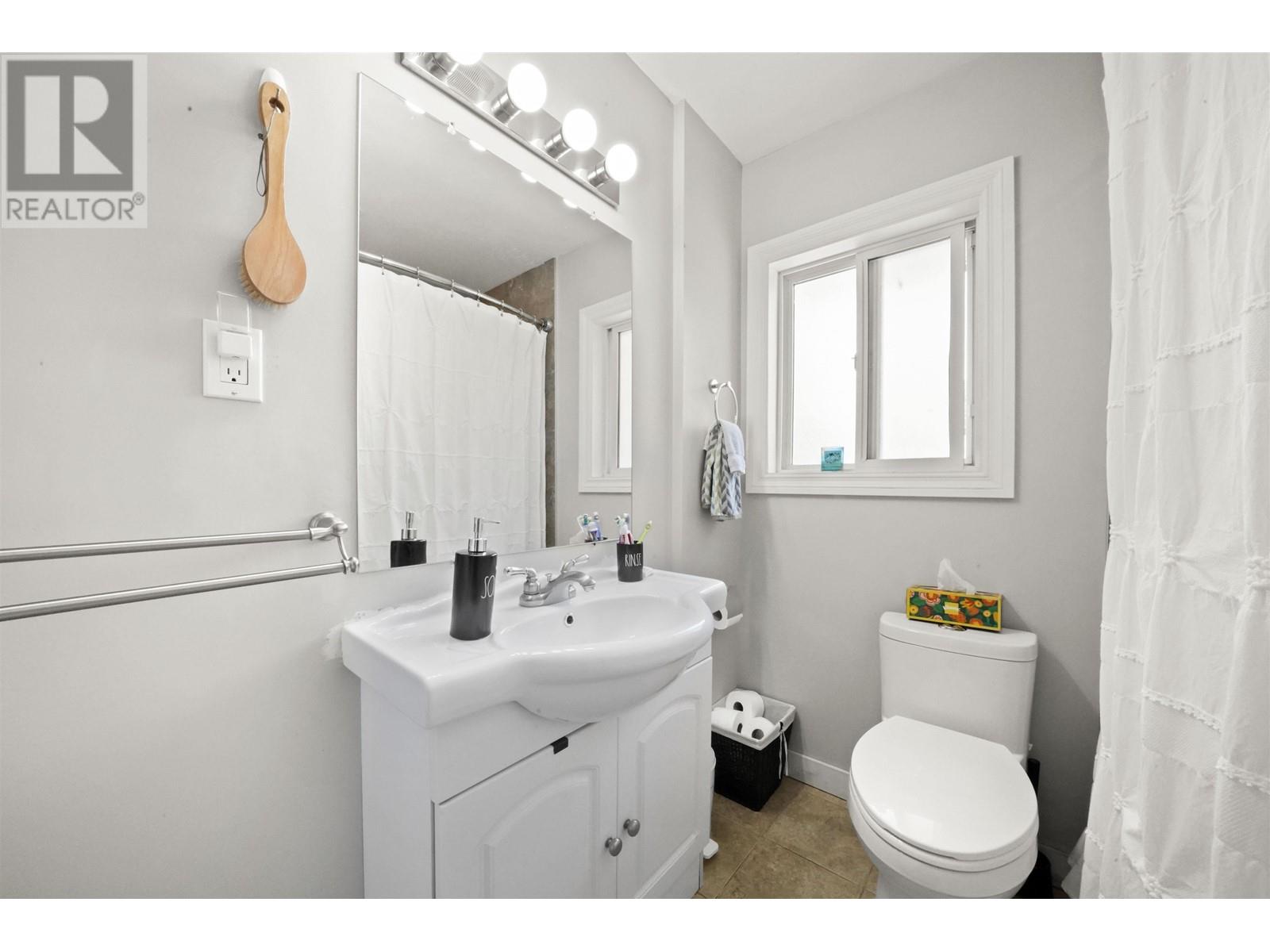 908 Lillian Street, Coquitlam, British Columbia  V3J 5C4 - Photo 12 - R2823858