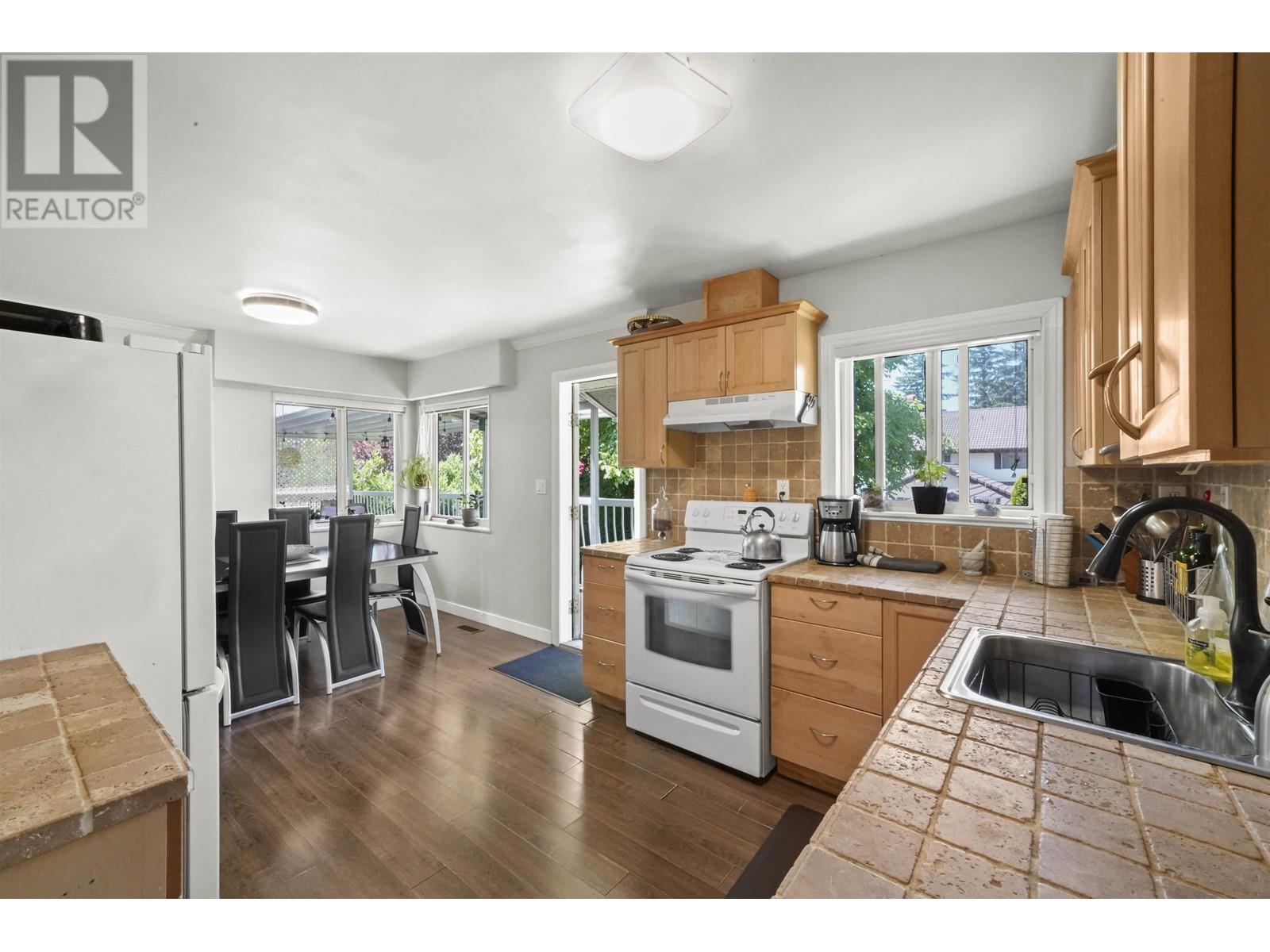 908 Lillian Street, Coquitlam, British Columbia  V3J 5C4 - Photo 13 - R2823858