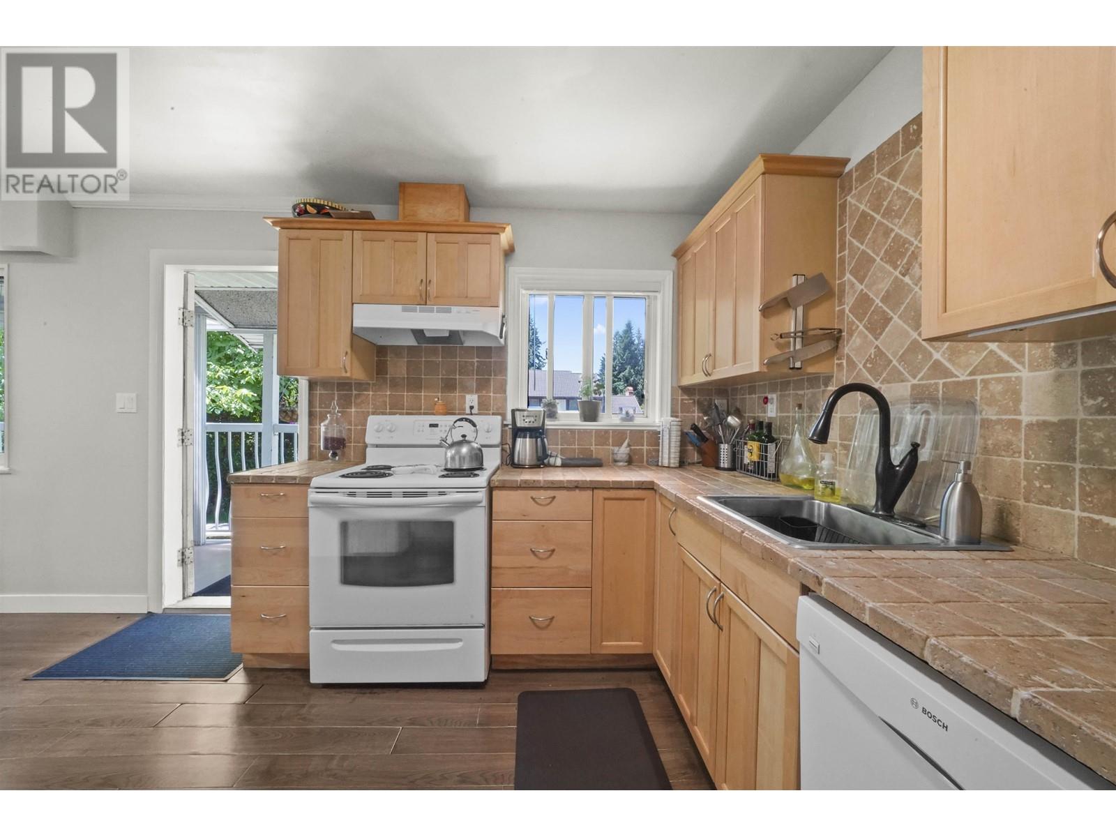 908 Lillian Street, Coquitlam, British Columbia  V3J 5C4 - Photo 14 - R2823858