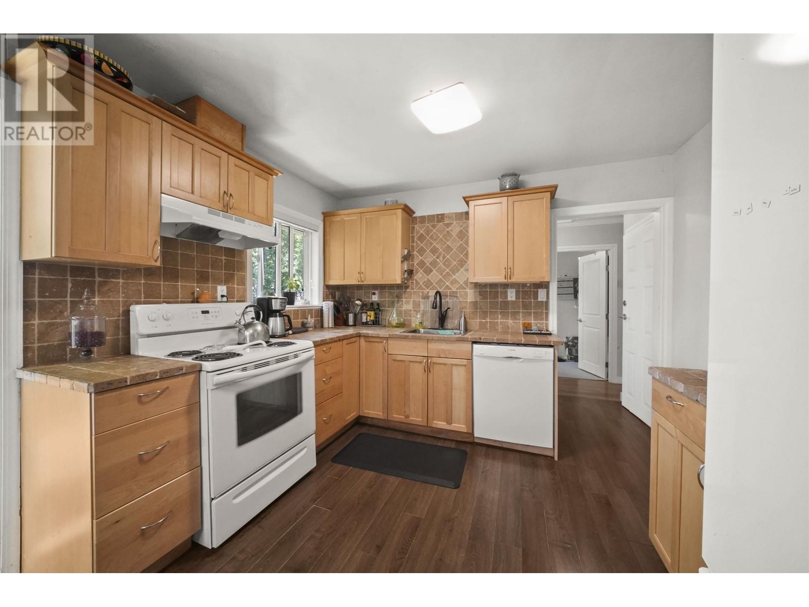 908 Lillian Street, Coquitlam, British Columbia  V3J 5C4 - Photo 18 - R2823858