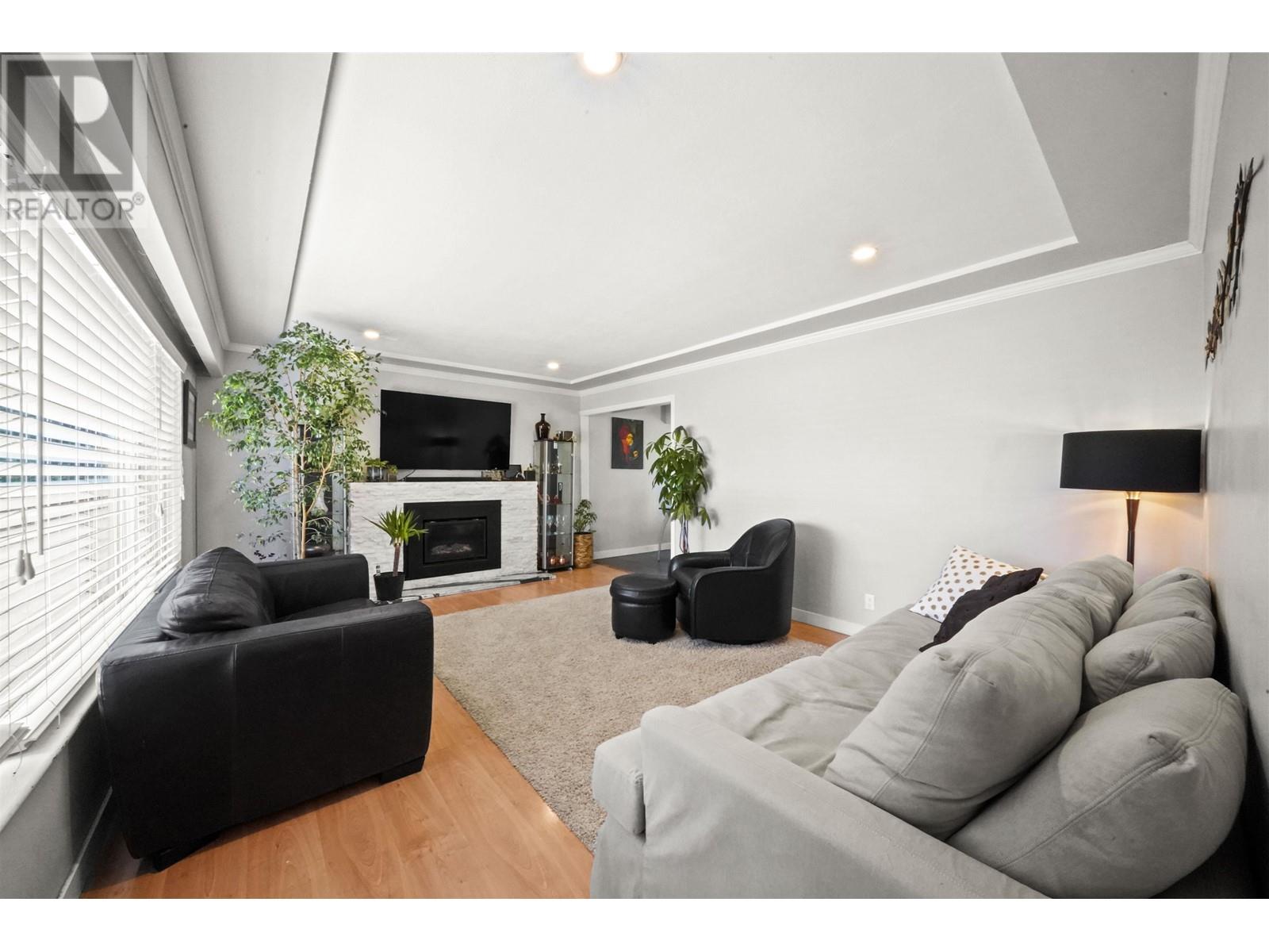 908 Lillian Street, Coquitlam, British Columbia  V3J 5C4 - Photo 3 - R2823858