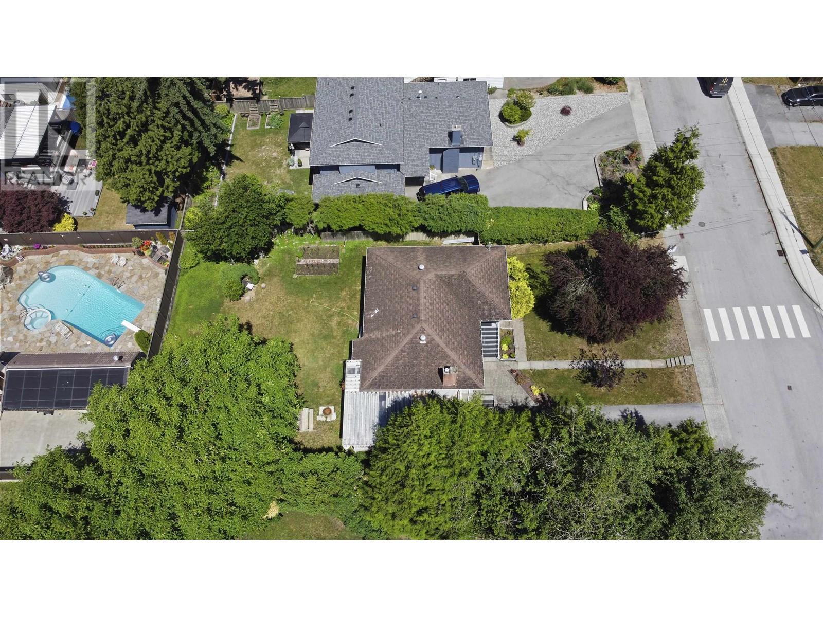 908 Lillian Street, Coquitlam, British Columbia  V3J 5C4 - Photo 35 - R2823858