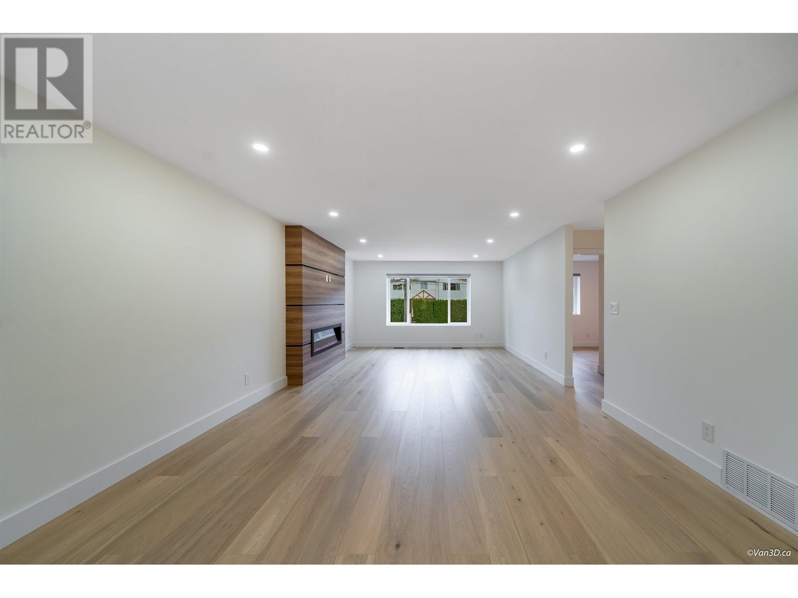1828 Laurier Avenue, Port Coquitlam, British Columbia  V3B 2C4 - Photo 3 - R2823896