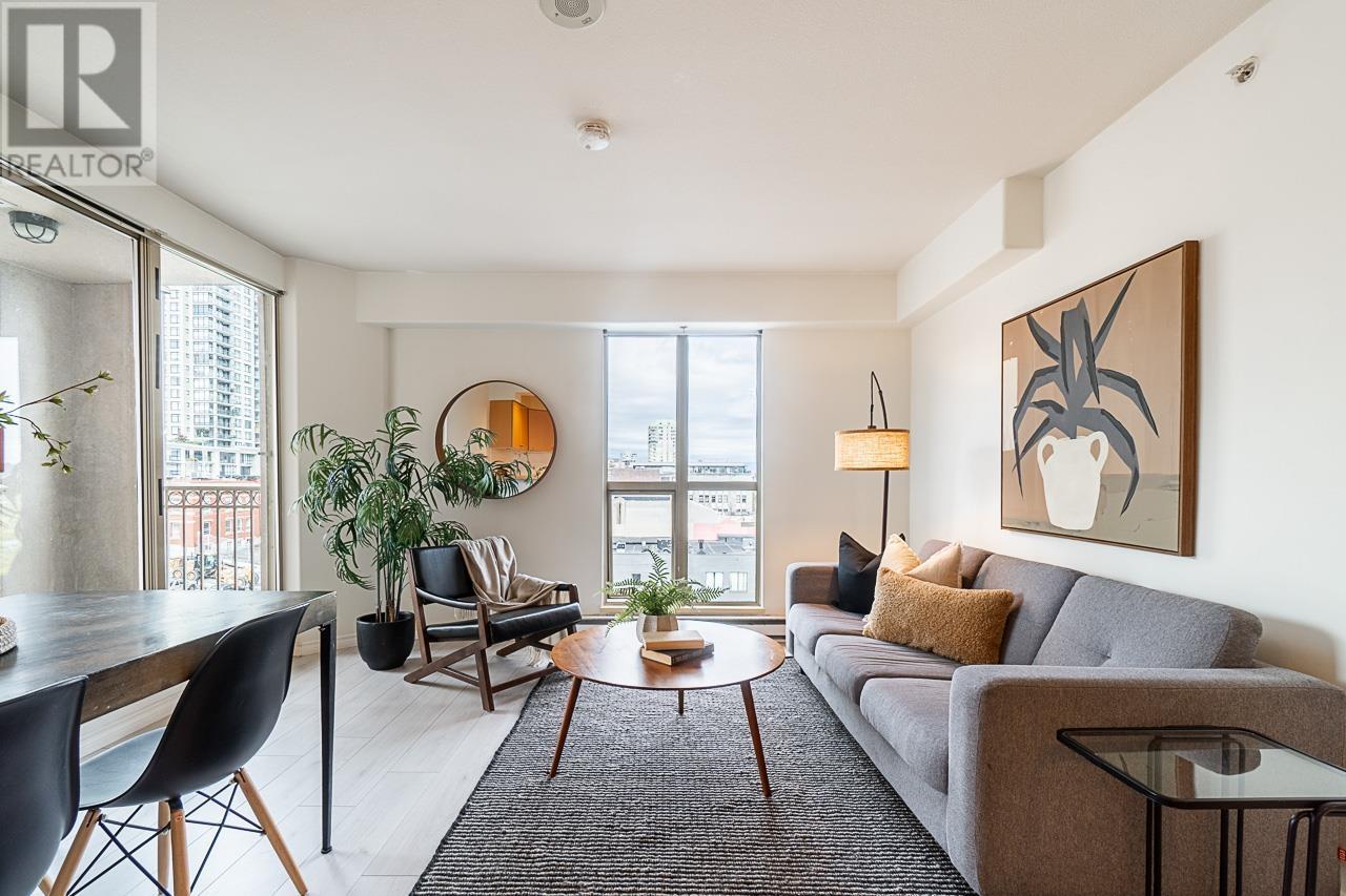 808 680 CLARKSON STREET, new westminster, British Columbia