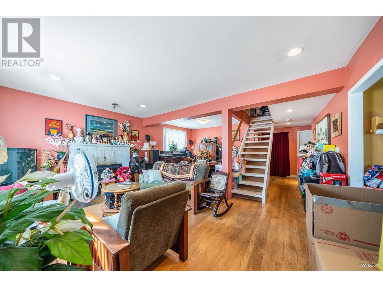 413 Garrett Street, New Westminster, British Columbia  V3L 3S1 - Photo 4 - R2822327