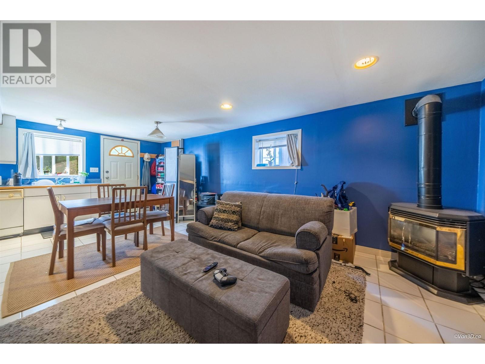 413 Garrett Street, New Westminster, British Columbia  V3L 3S1 - Photo 2 - R2822327