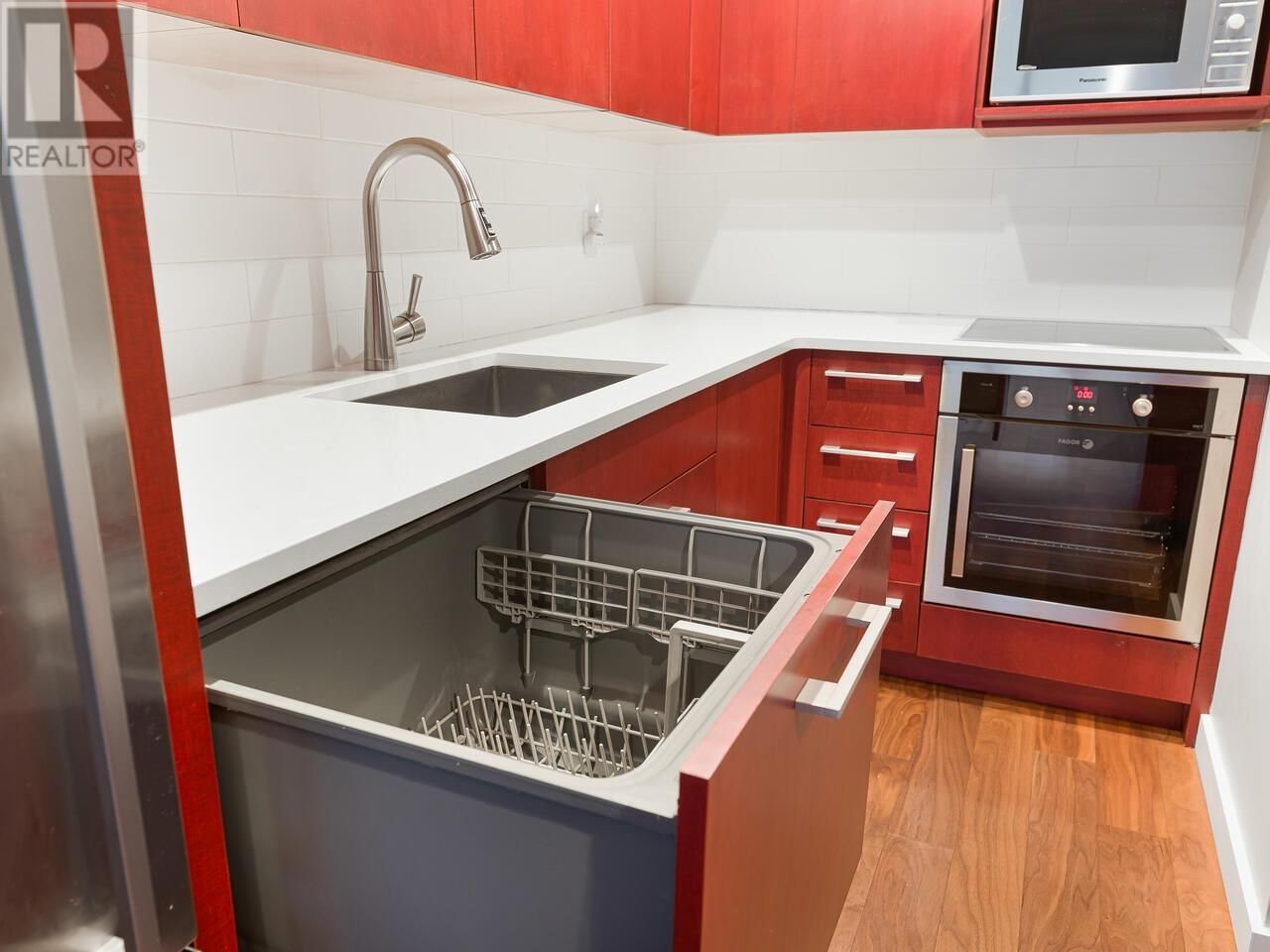 303 4194 Maywood Street, Burnaby, British Columbia  V5H 4E9 - Photo 6 - R2823703