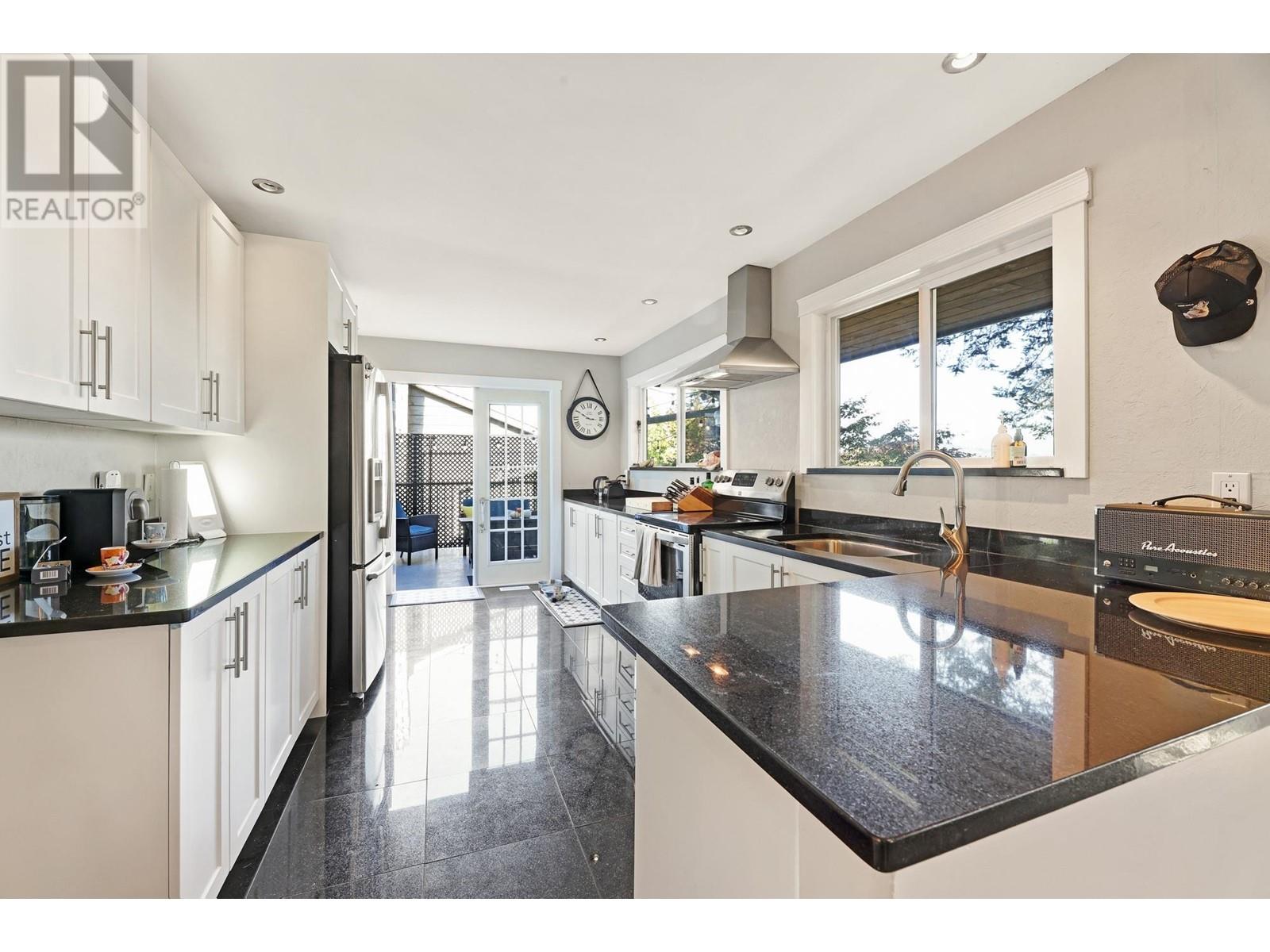 972 Ranch Park Way, Coquitlam, British Columbia  V3C 2H1 - Photo 6 - R2823574